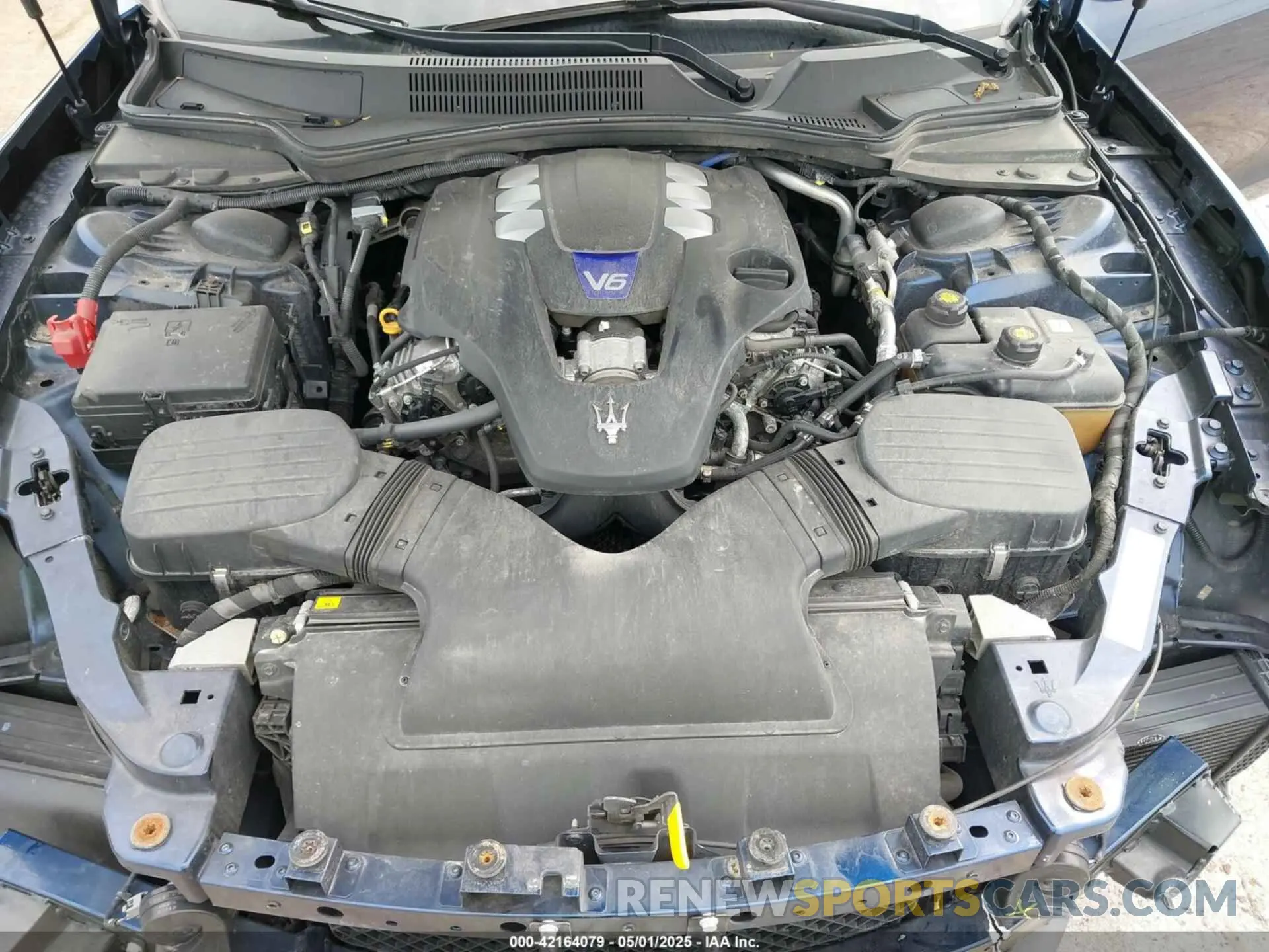 10 Photograph of a damaged car ZAM57YTL4K1334613 MASERATI GHIBLI 2019