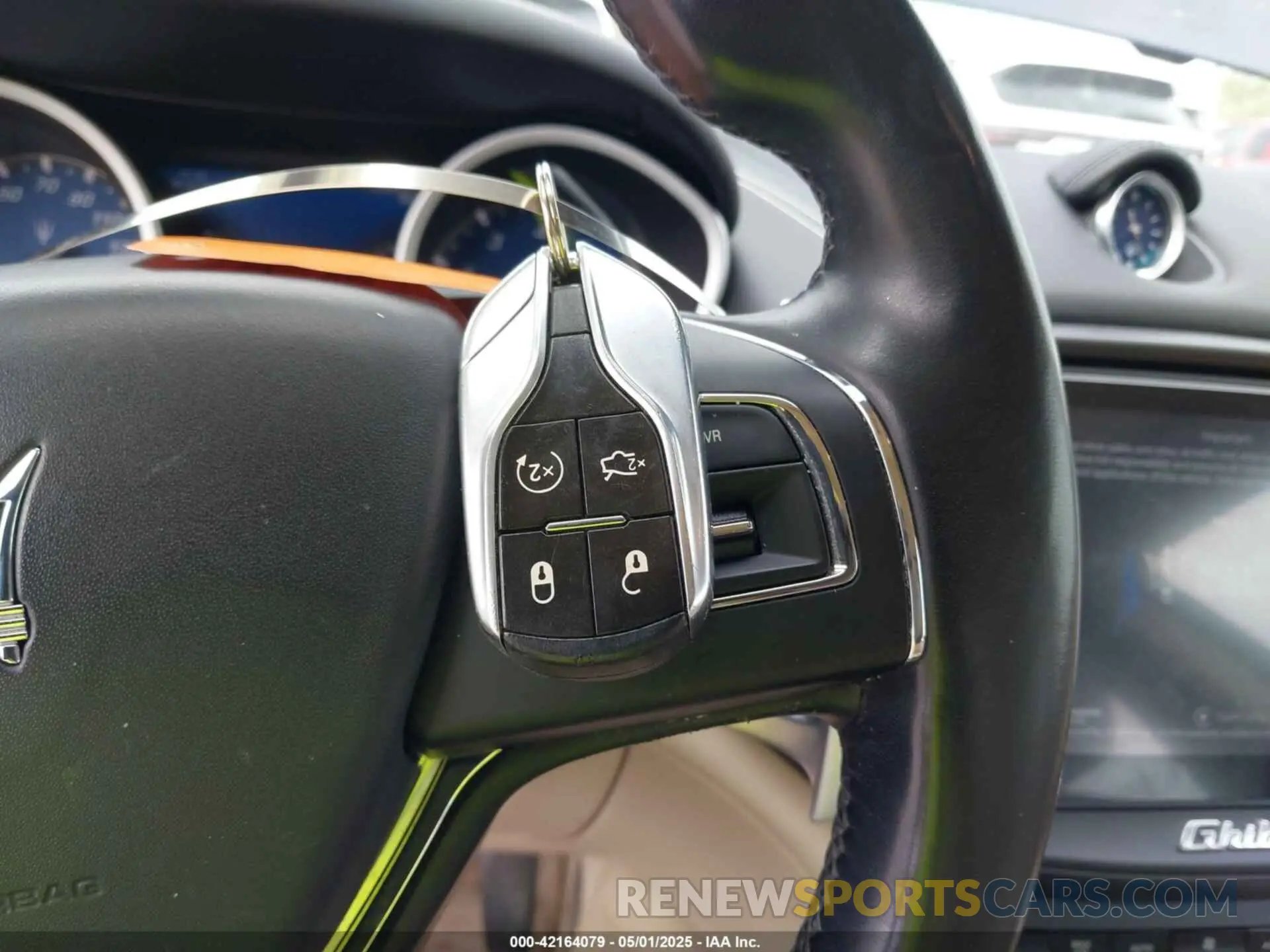 11 Photograph of a damaged car ZAM57YTL4K1334613 MASERATI GHIBLI 2019
