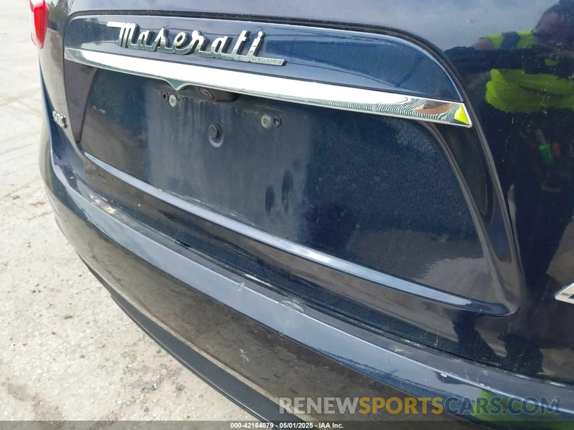 18 Photograph of a damaged car ZAM57YTL4K1334613 MASERATI GHIBLI 2019