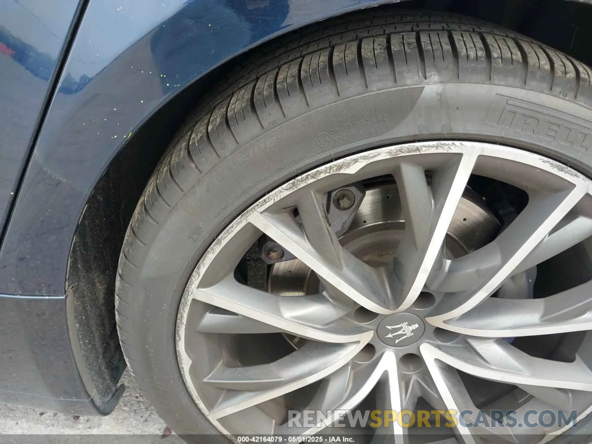 19 Photograph of a damaged car ZAM57YTL4K1334613 MASERATI GHIBLI 2019