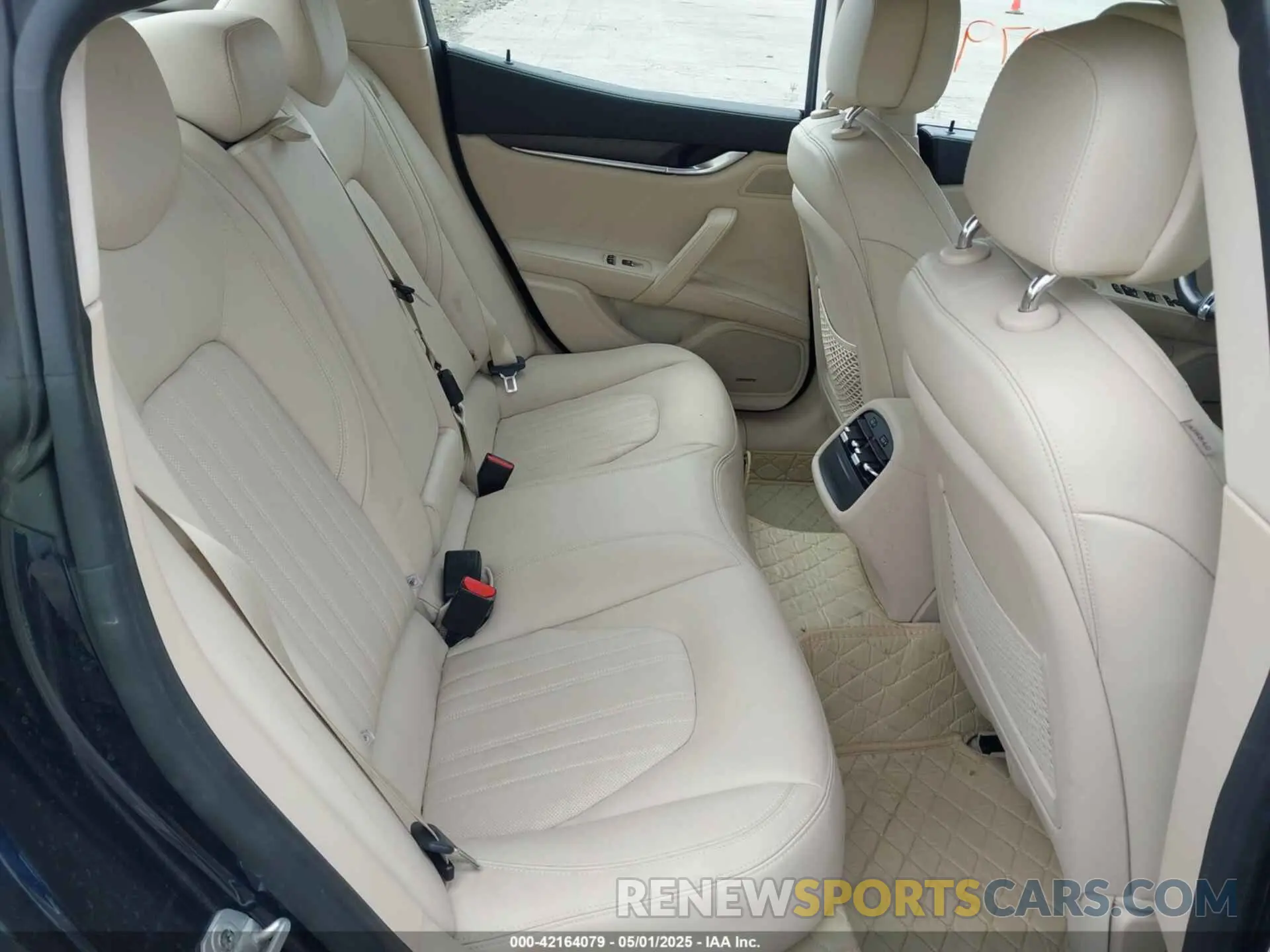 8 Photograph of a damaged car ZAM57YTL4K1334613 MASERATI GHIBLI 2019
