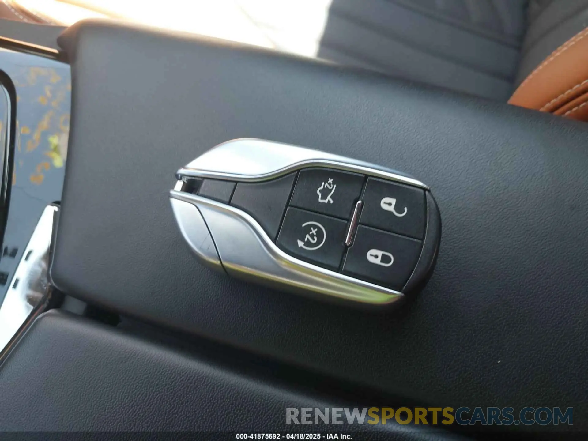 11 Photograph of a damaged car ZAM57YTLXK1338200 MASERATI GHIBLI 2019