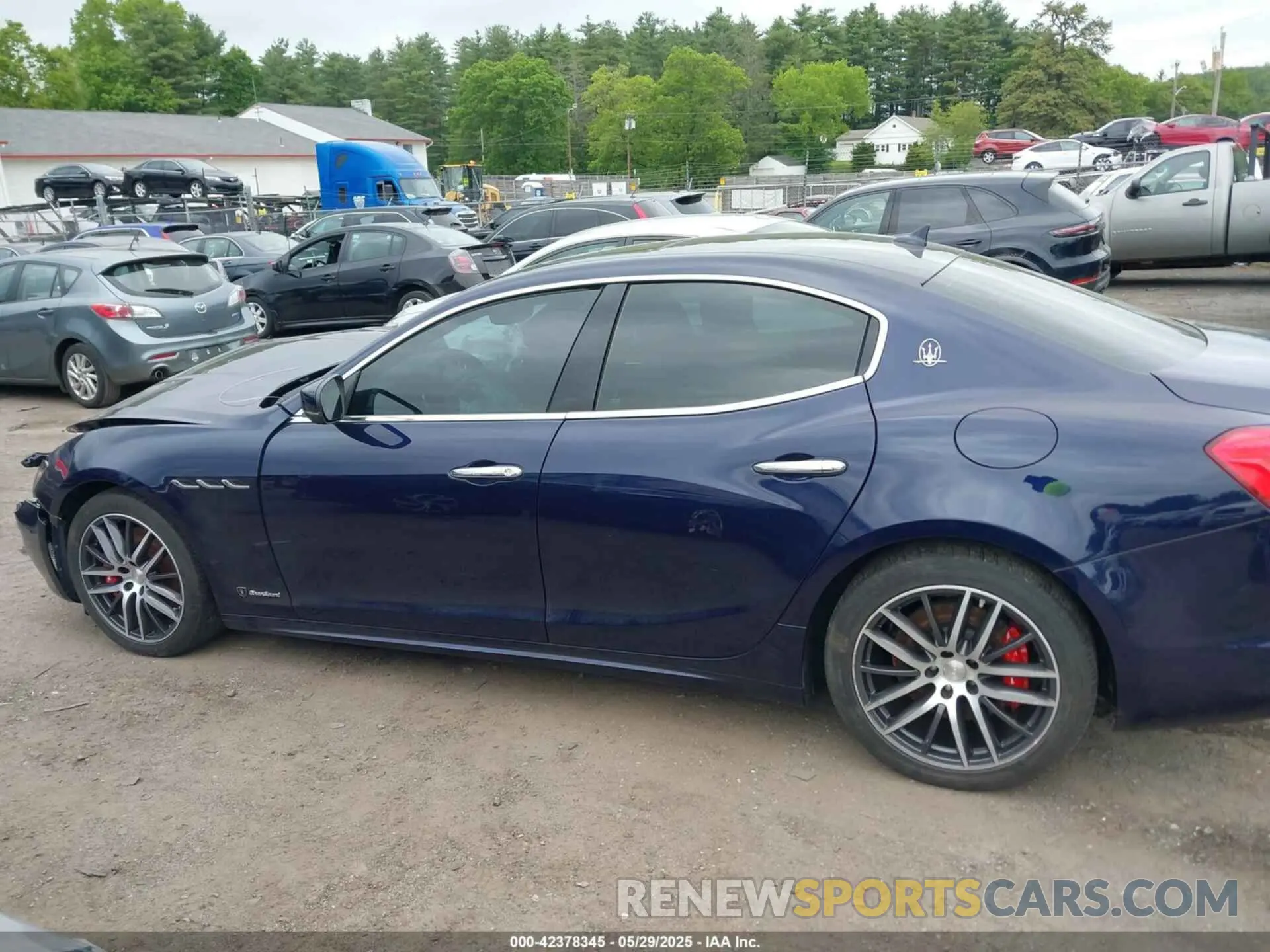 14 Photograph of a damaged car ZAM57YTS6K1313320 MASERATI GHIBLI 2019