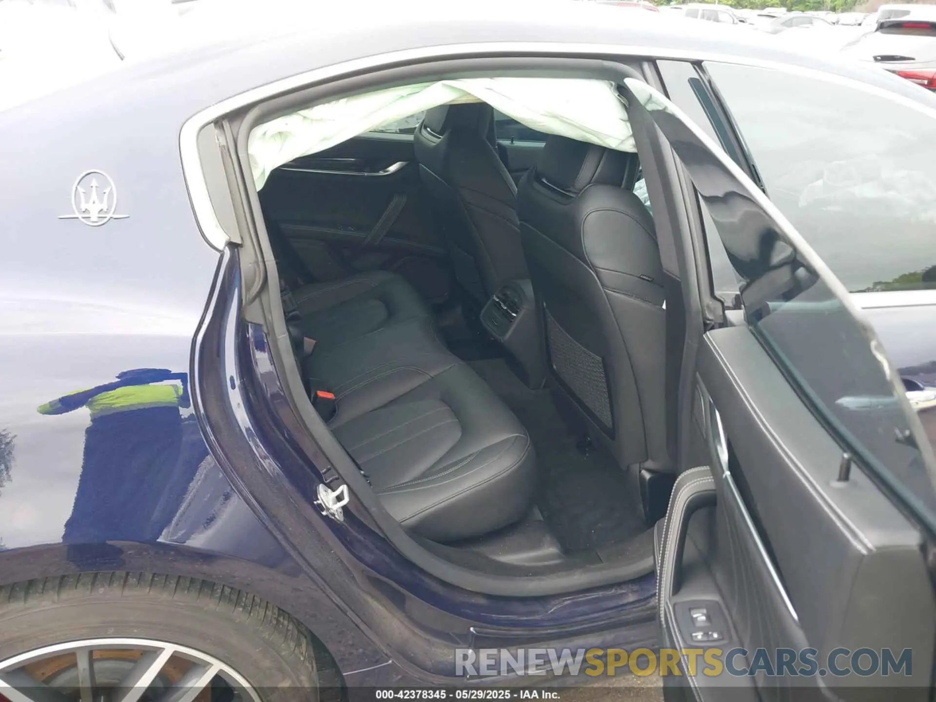 8 Photograph of a damaged car ZAM57YTS6K1313320 MASERATI GHIBLI 2019