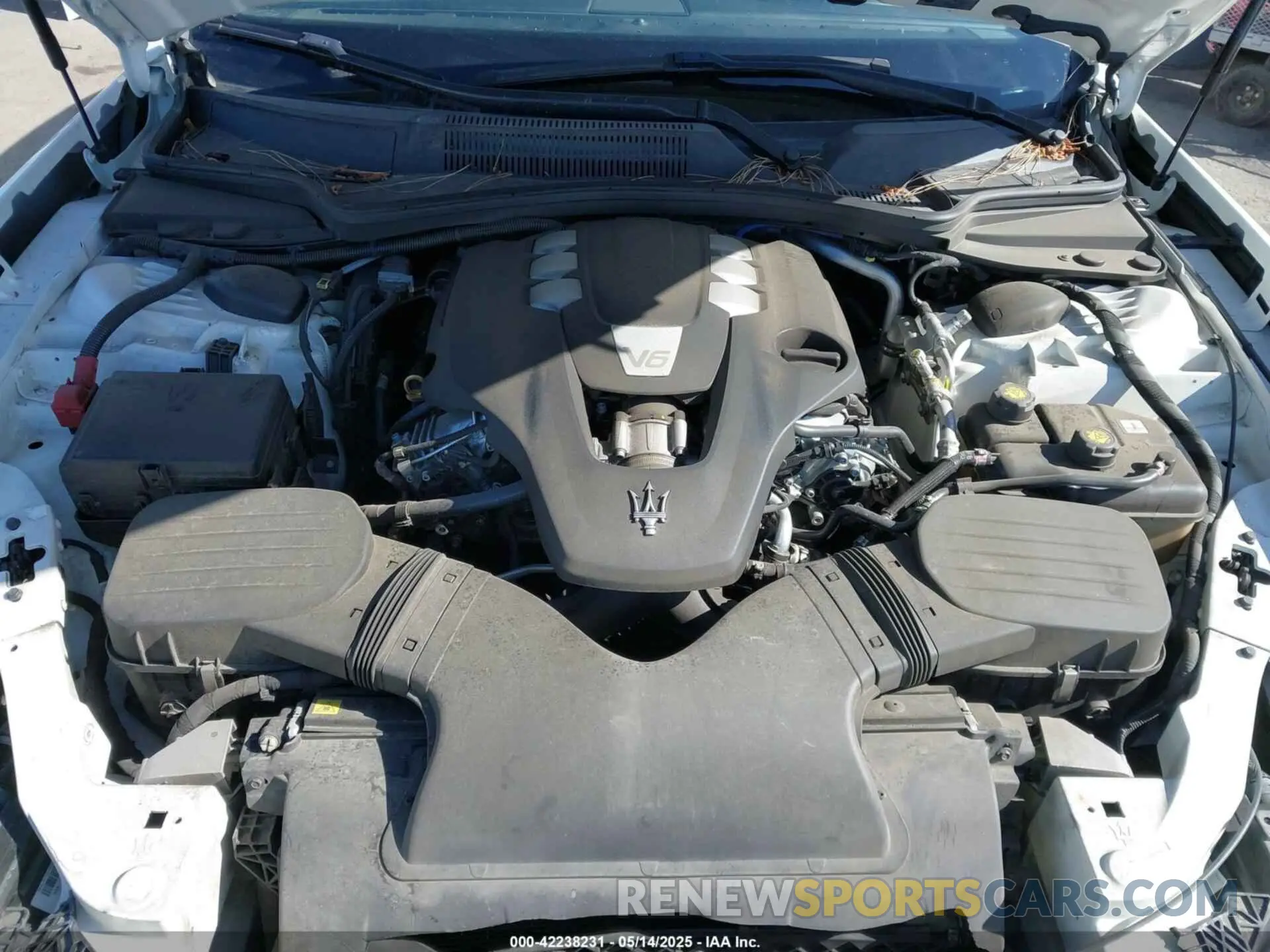 10 Photograph of a damaged car ZAM57XSA8L1355606 MASERATI GHIBLI 2020