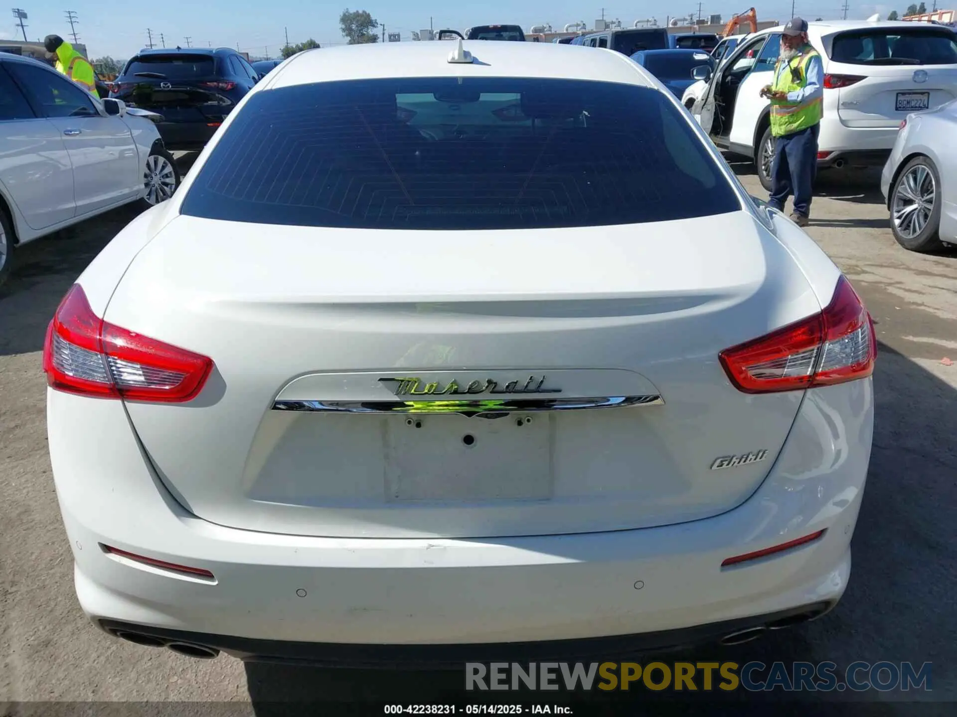 17 Photograph of a damaged car ZAM57XSA8L1355606 MASERATI GHIBLI 2020