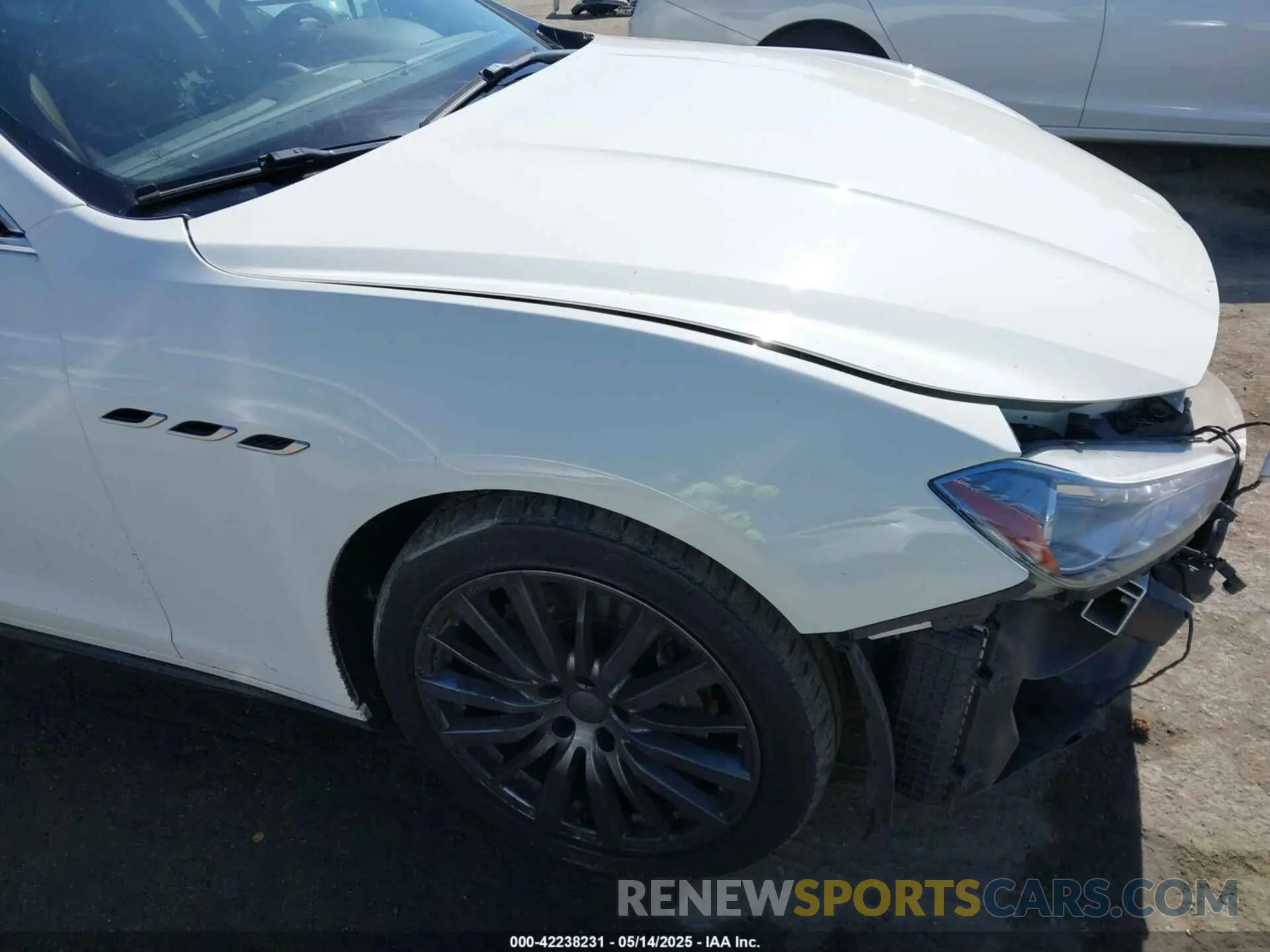 18 Photograph of a damaged car ZAM57XSA8L1355606 MASERATI GHIBLI 2020