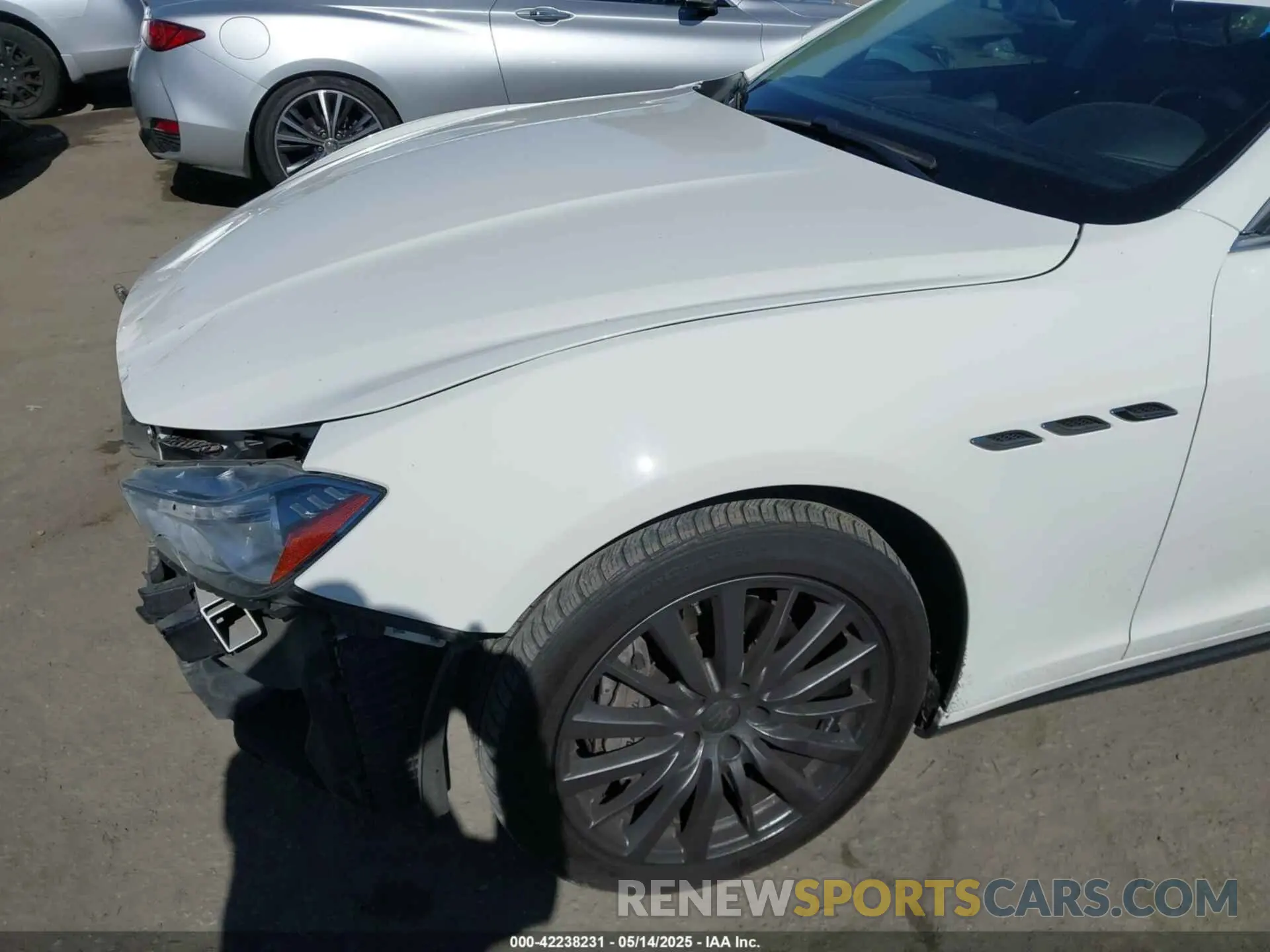 19 Photograph of a damaged car ZAM57XSA8L1355606 MASERATI GHIBLI 2020