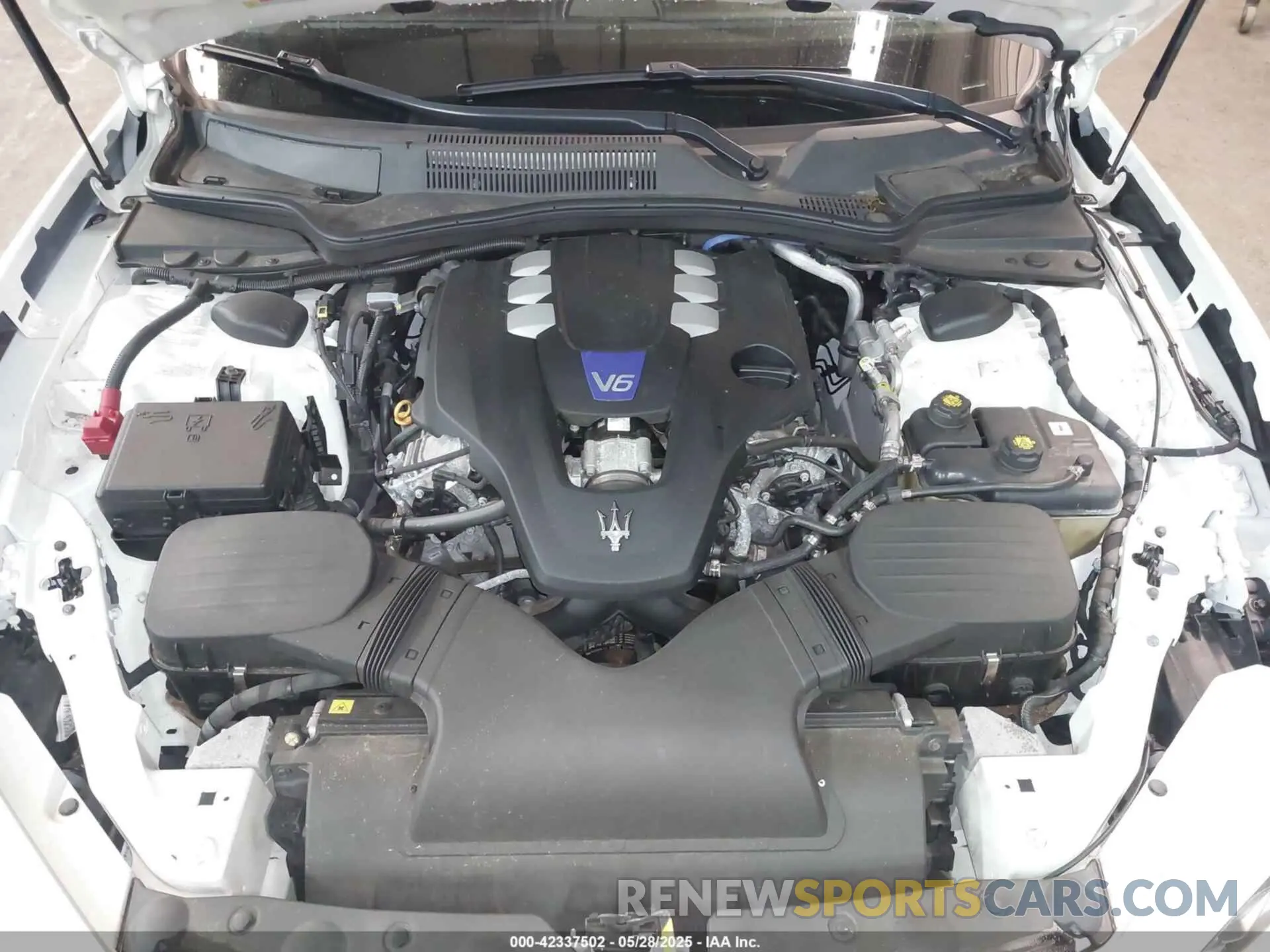 10 Photograph of a damaged car ZAM57YTAXL1354588 MASERATI GHIBLI 2020