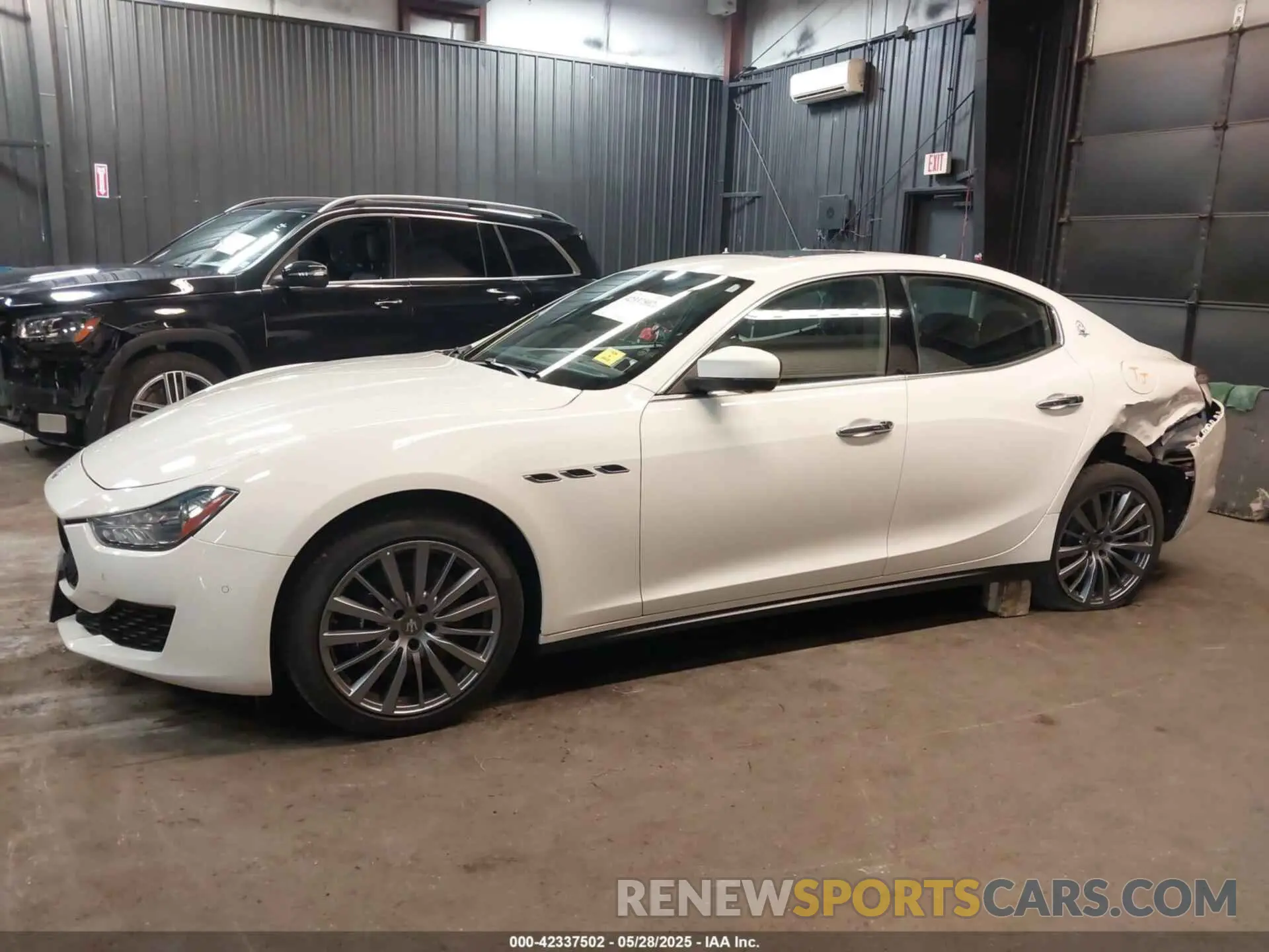 14 Photograph of a damaged car ZAM57YTAXL1354588 MASERATI GHIBLI 2020