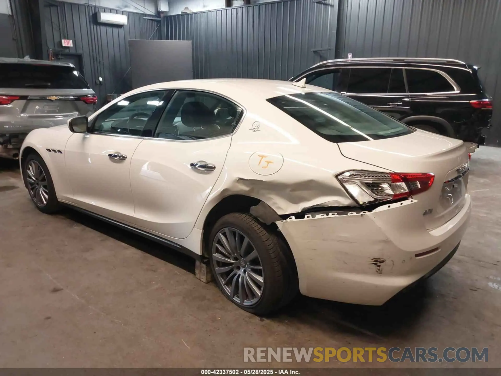 6 Photograph of a damaged car ZAM57YTAXL1354588 MASERATI GHIBLI 2020