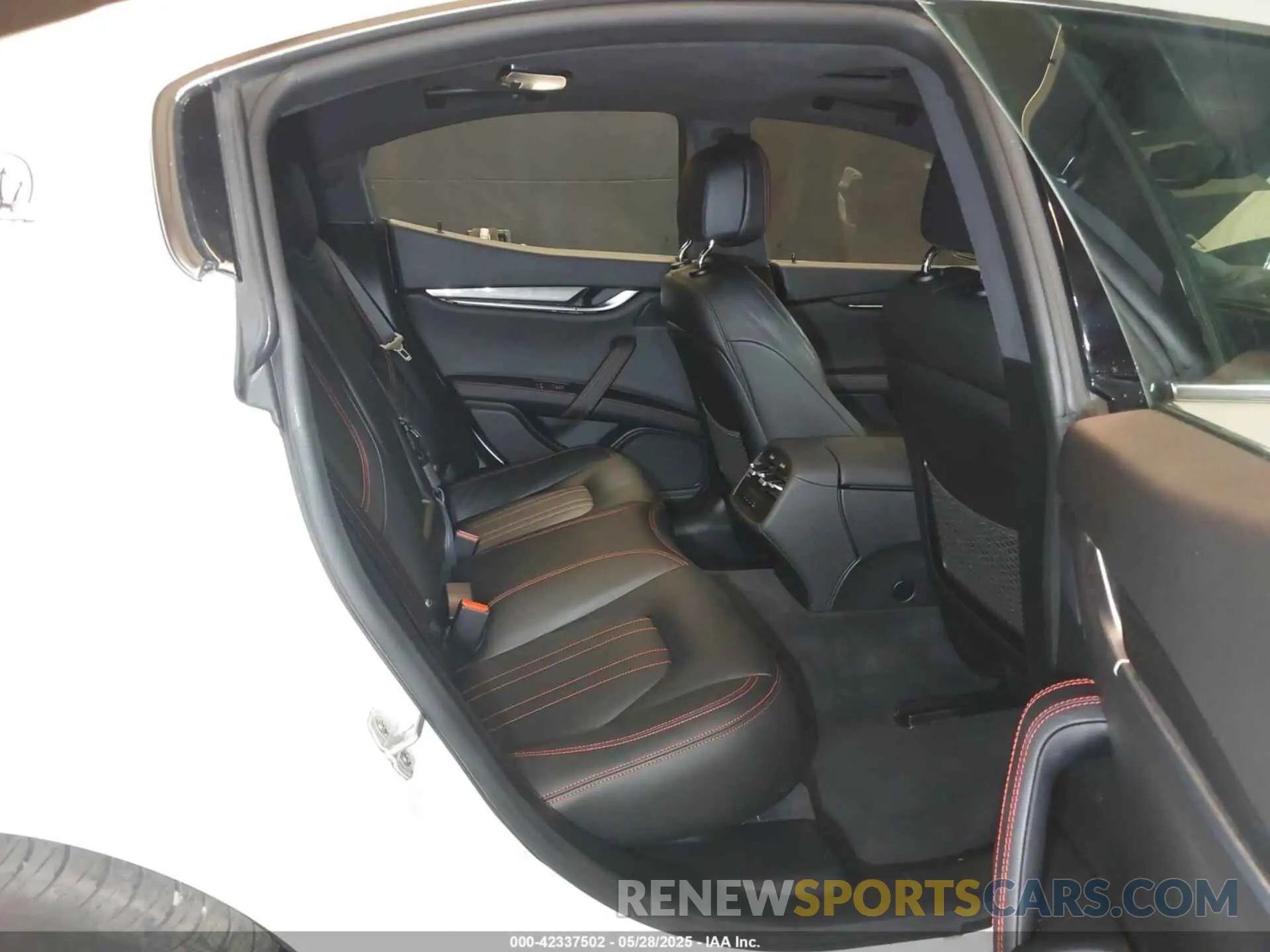 8 Photograph of a damaged car ZAM57YTAXL1354588 MASERATI GHIBLI 2020