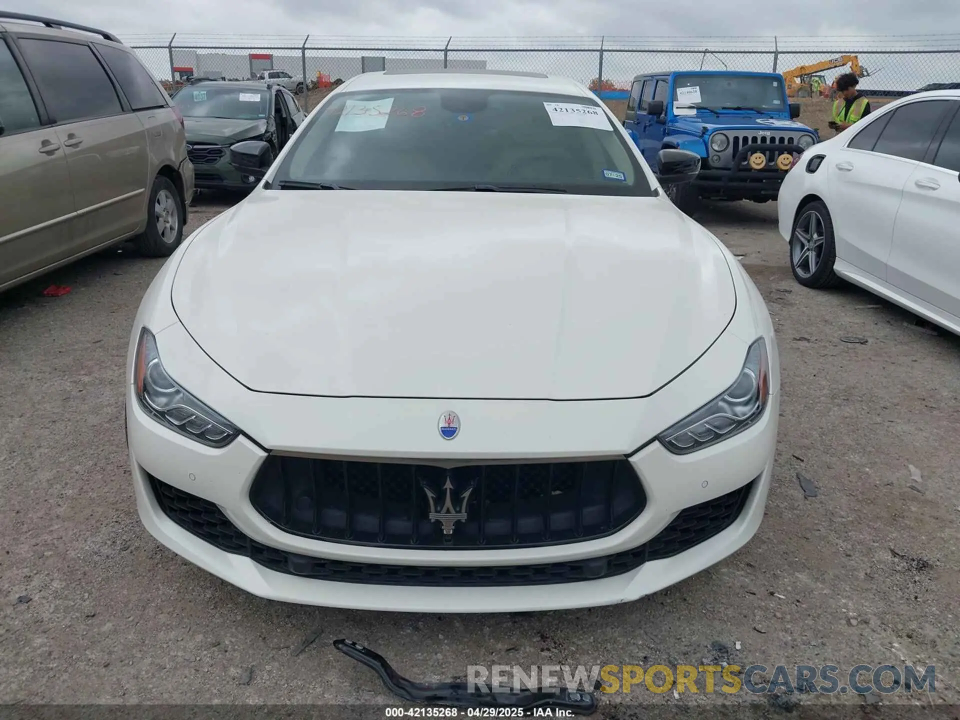 12 Photograph of a damaged car ZAM57XSA6M1369960 MASERATI GHIBLI 2021
