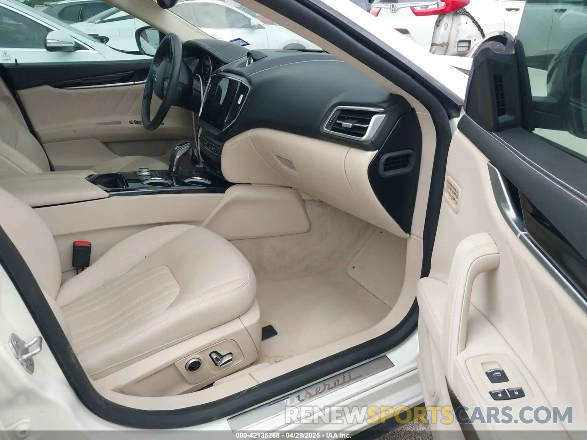 5 Photograph of a damaged car ZAM57XSA6M1369960 MASERATI GHIBLI 2021