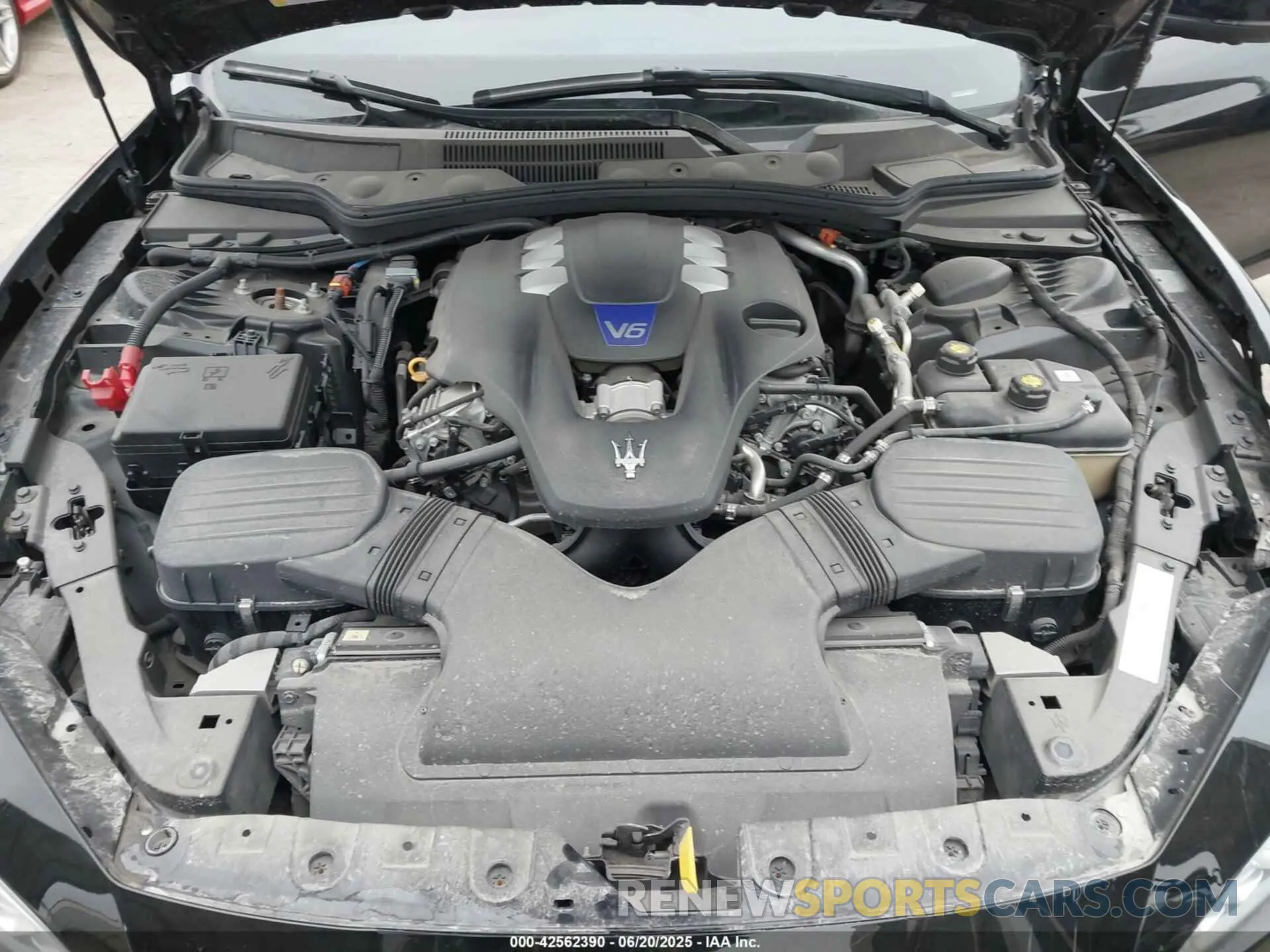 10 Photograph of a damaged car ZAM57YSA3M1365483 MASERATI GHIBLI 2021
