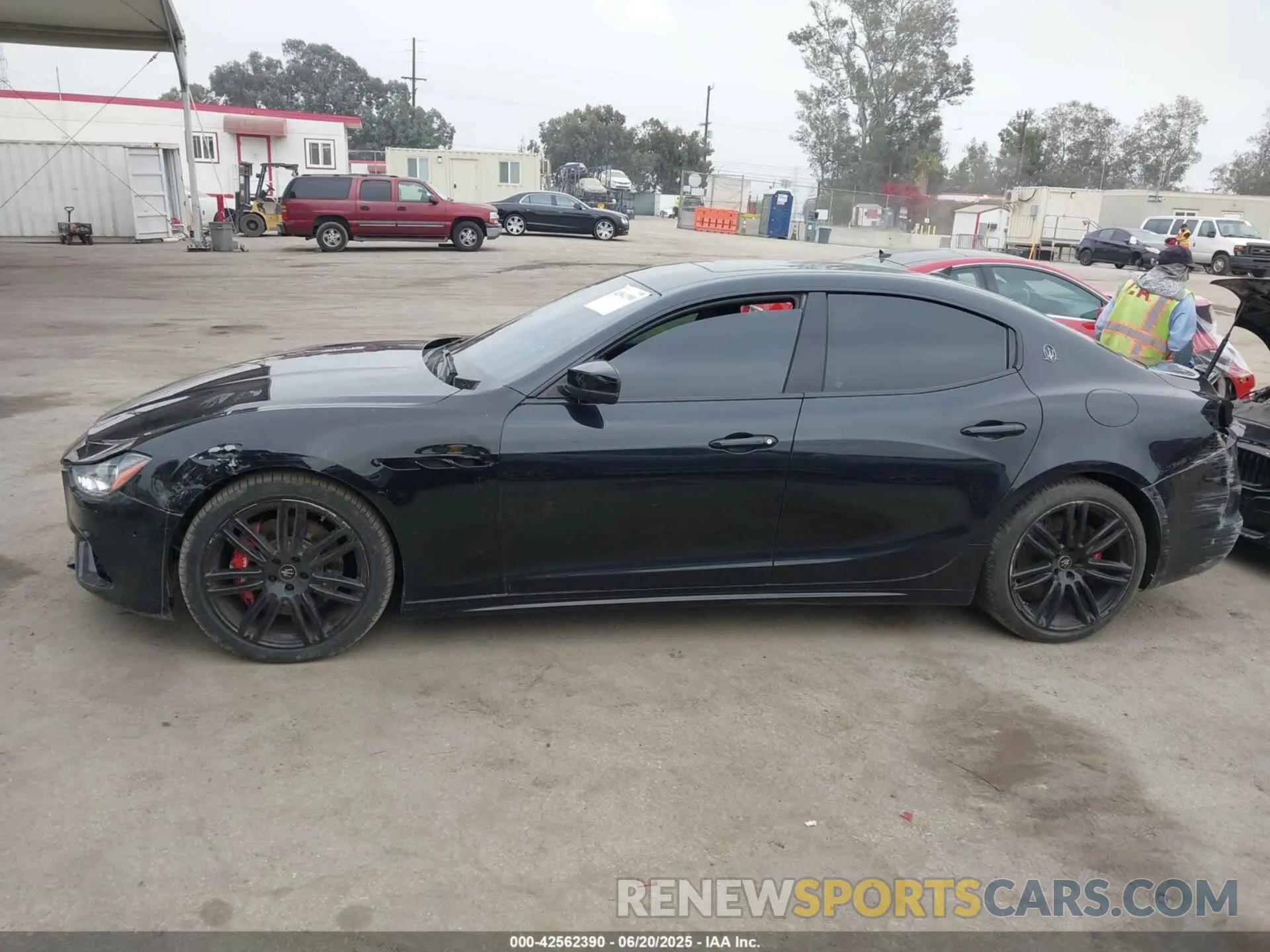 15 Photograph of a damaged car ZAM57YSA3M1365483 MASERATI GHIBLI 2021