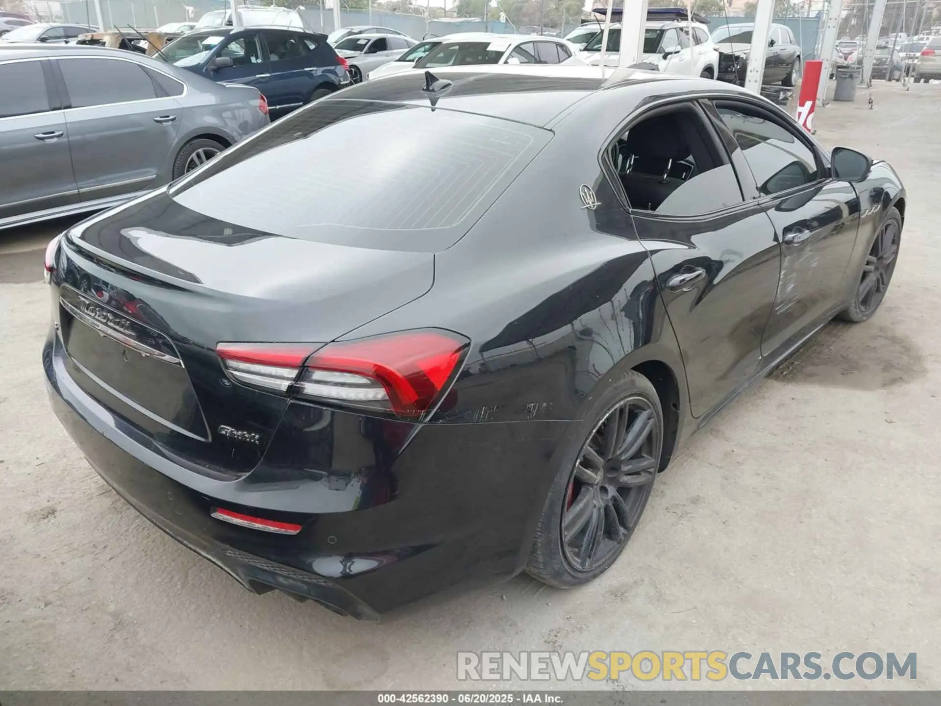 4 Photograph of a damaged car ZAM57YSA3M1365483 MASERATI GHIBLI 2021