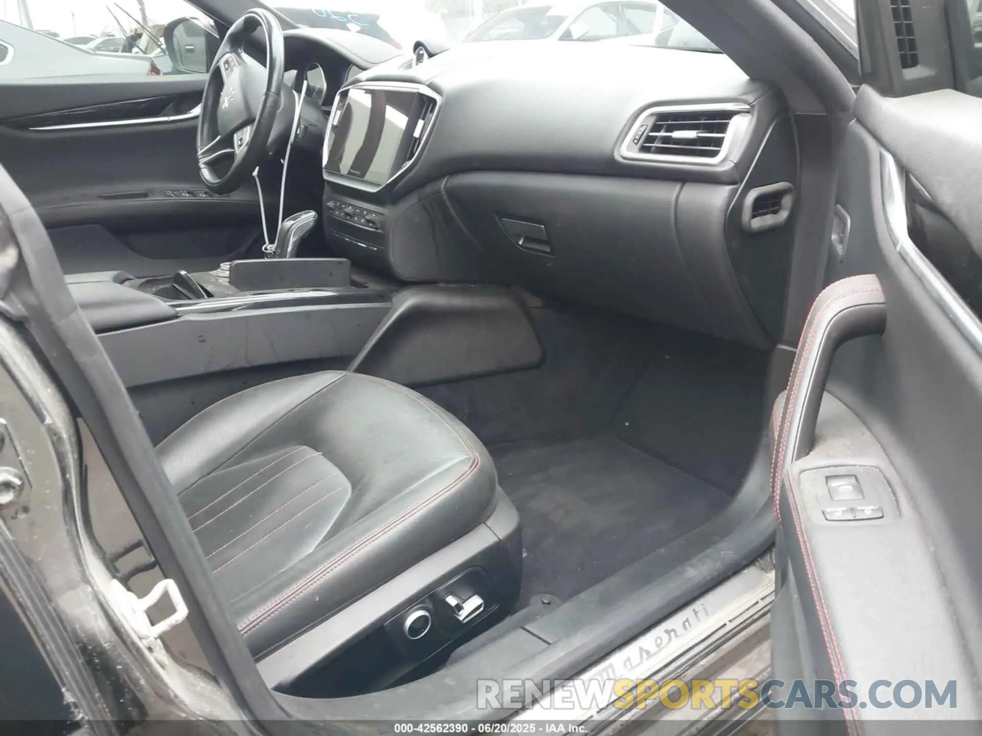 5 Photograph of a damaged car ZAM57YSA3M1365483 MASERATI GHIBLI 2021