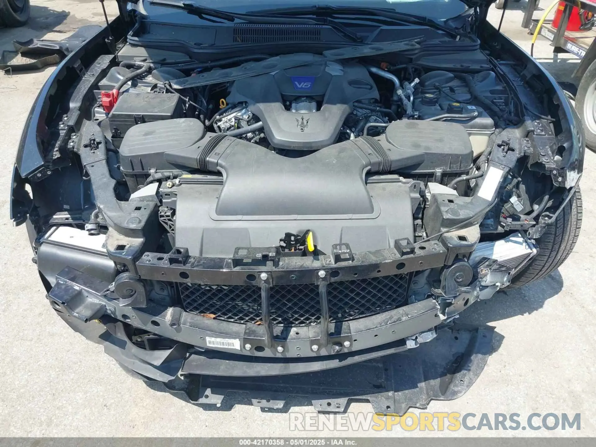10 Photograph of a damaged car ZAM57YTM4NX394434 MASERATI GHIBLI 2022