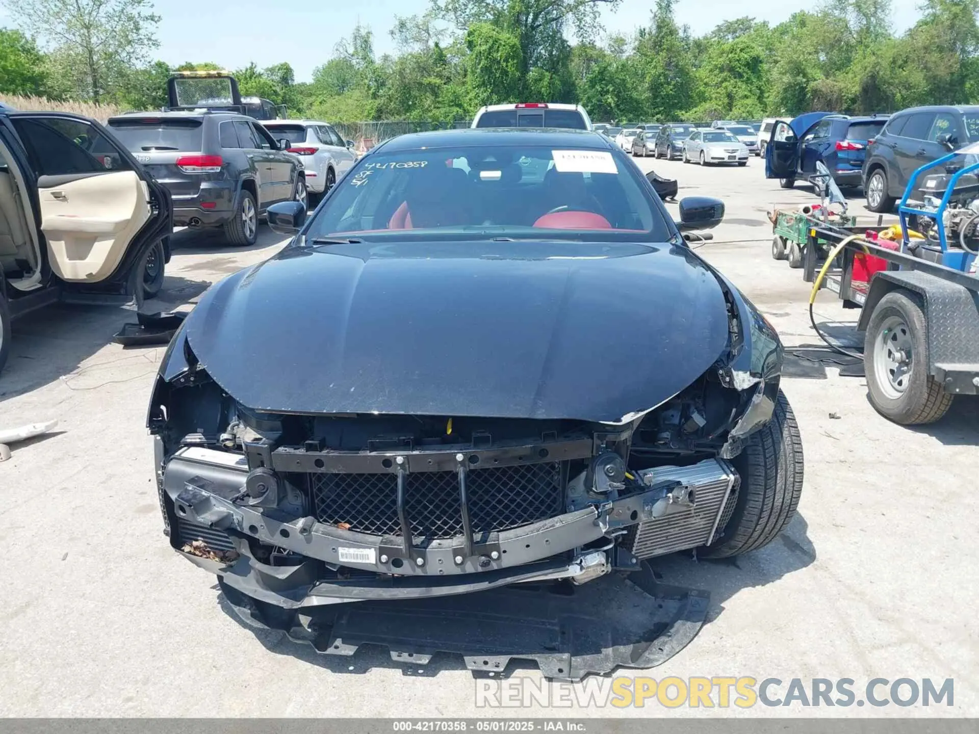 12 Photograph of a damaged car ZAM57YTM4NX394434 MASERATI GHIBLI 2022
