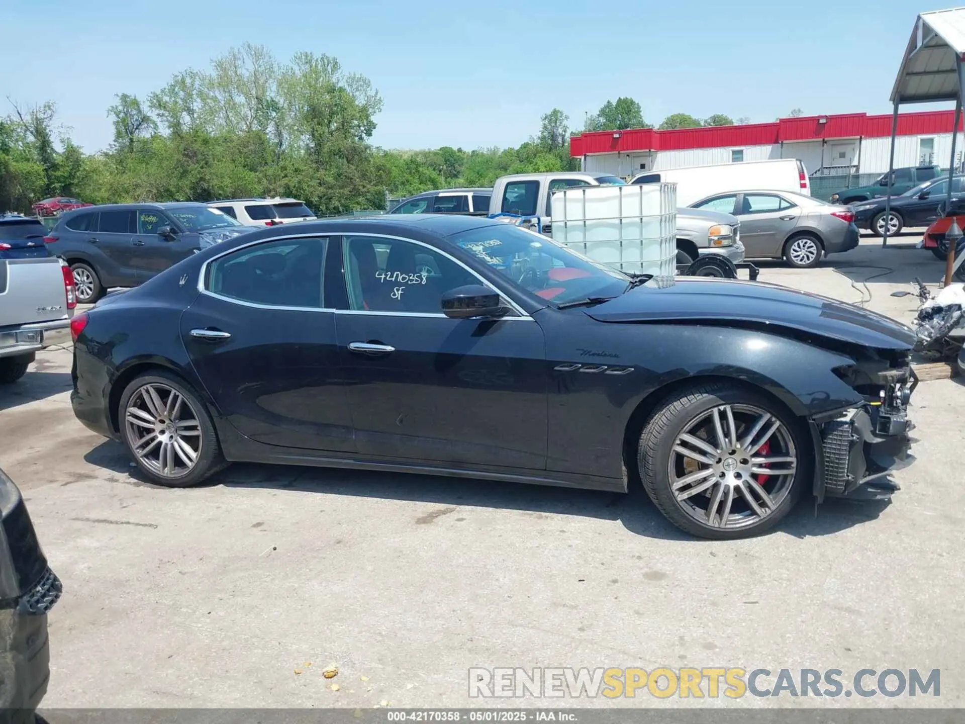 13 Photograph of a damaged car ZAM57YTM4NX394434 MASERATI GHIBLI 2022