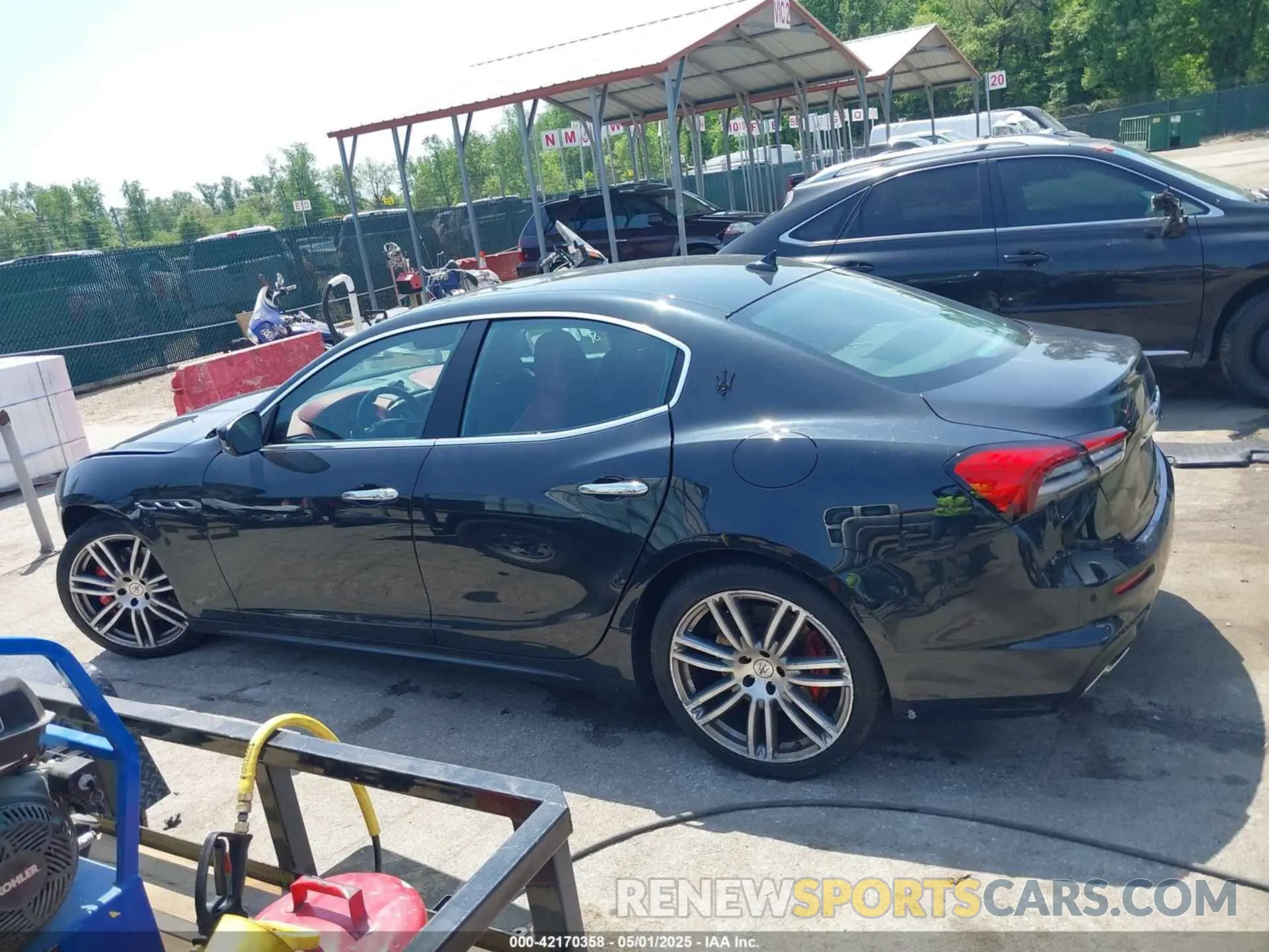 14 Photograph of a damaged car ZAM57YTM4NX394434 MASERATI GHIBLI 2022