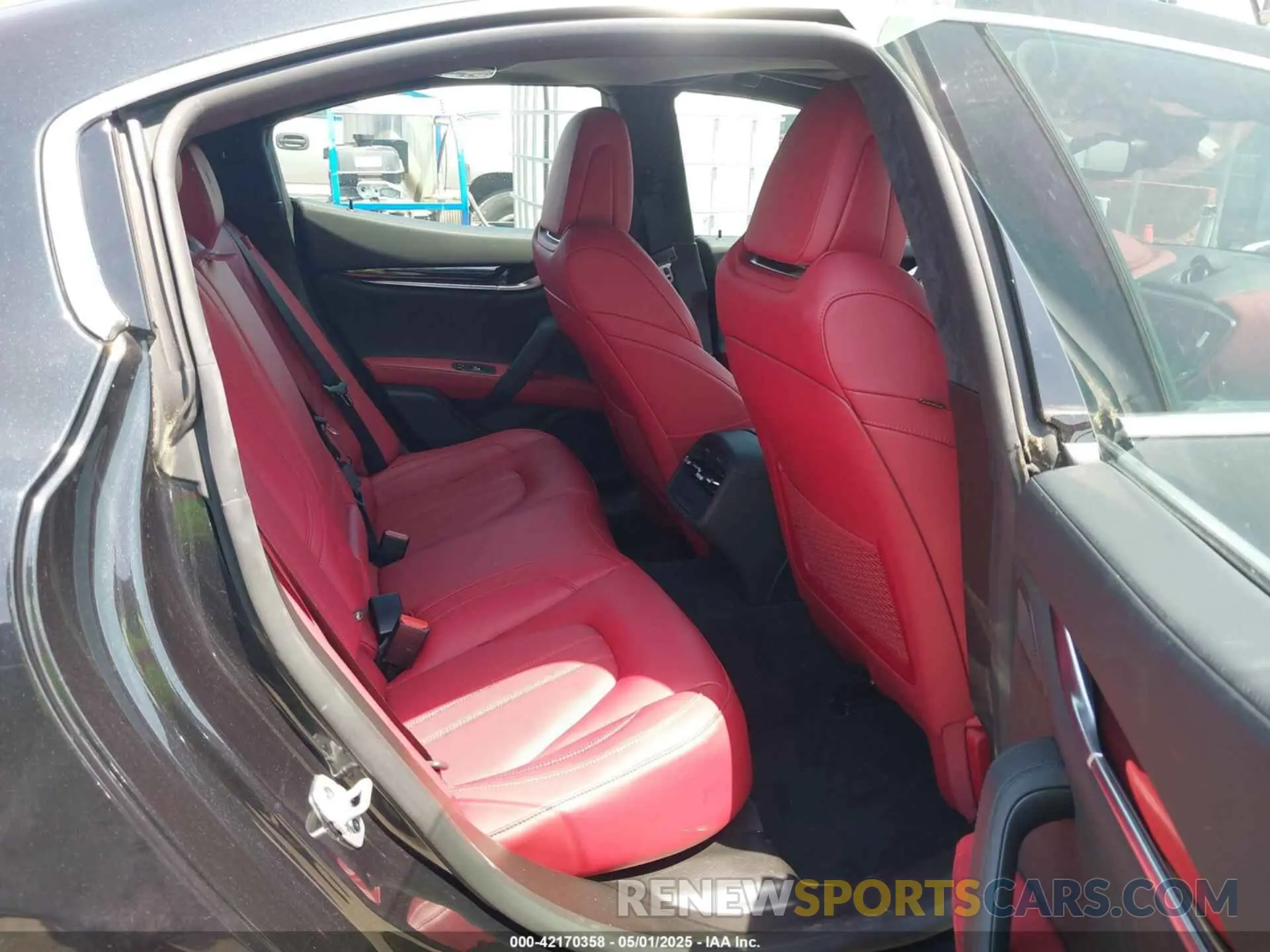 8 Photograph of a damaged car ZAM57YTM4NX394434 MASERATI GHIBLI 2022