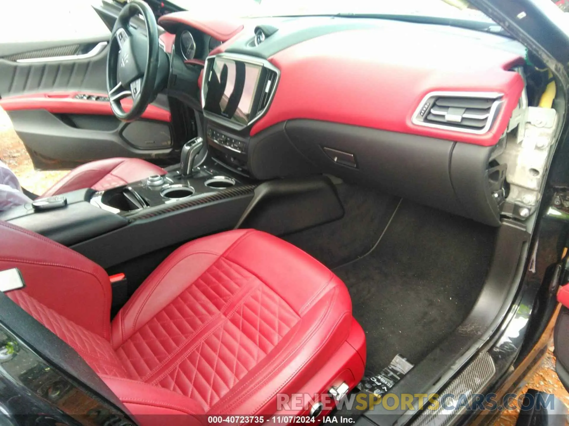 5 Photograph of a damaged car ZAM57ZST1NX399931 MASERATI GHIBLI 2022
