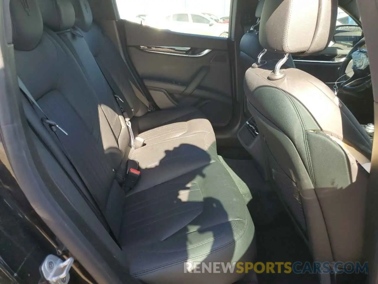 10 Photograph of a damaged car ZAM57YSM2N1388300 MASERATI GHIBLI MOD 2022