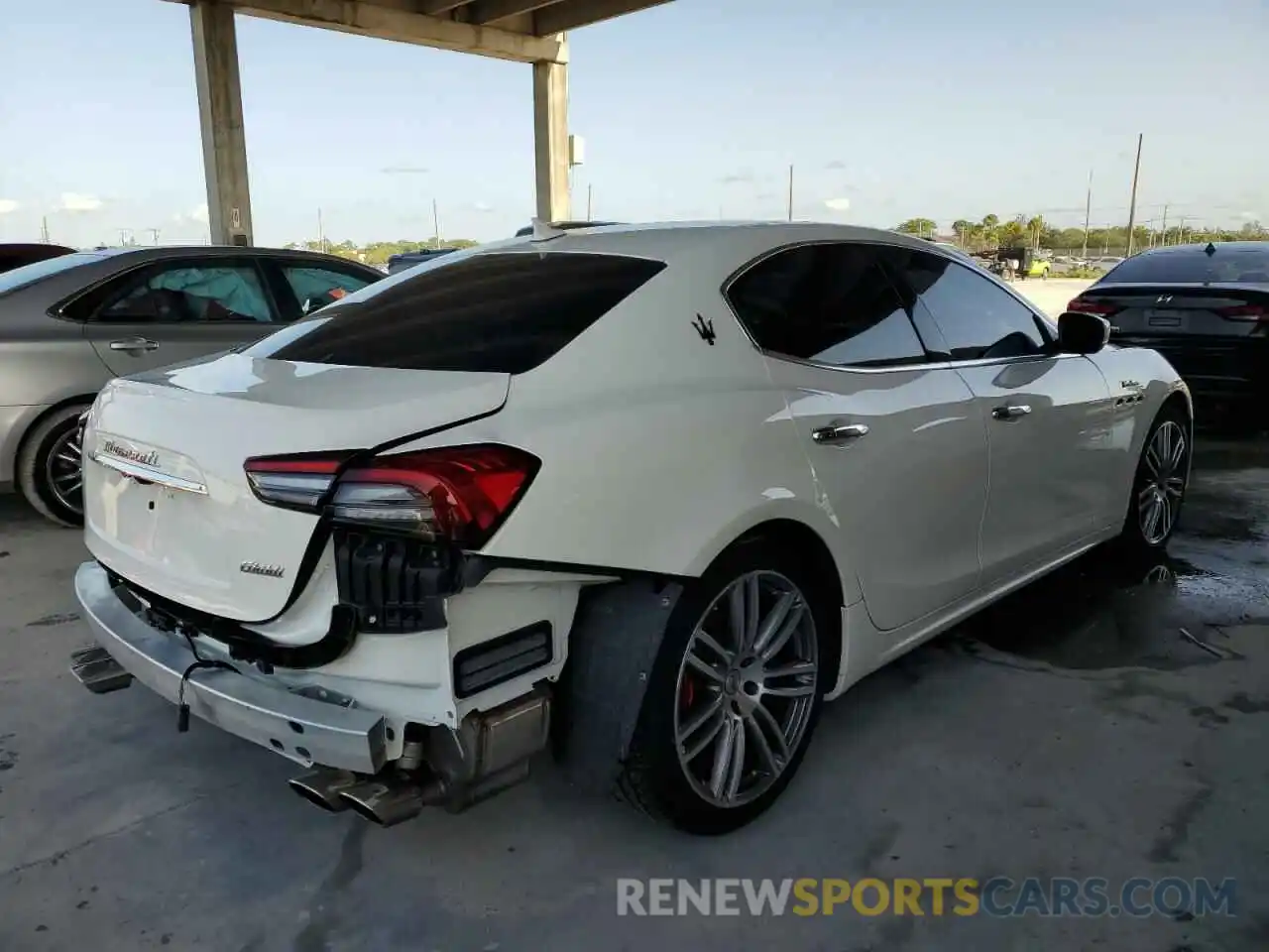 4 Photograph of a damaged car ZAM57YSM4N1385608 MASERATI GHIBLI MOD 2022