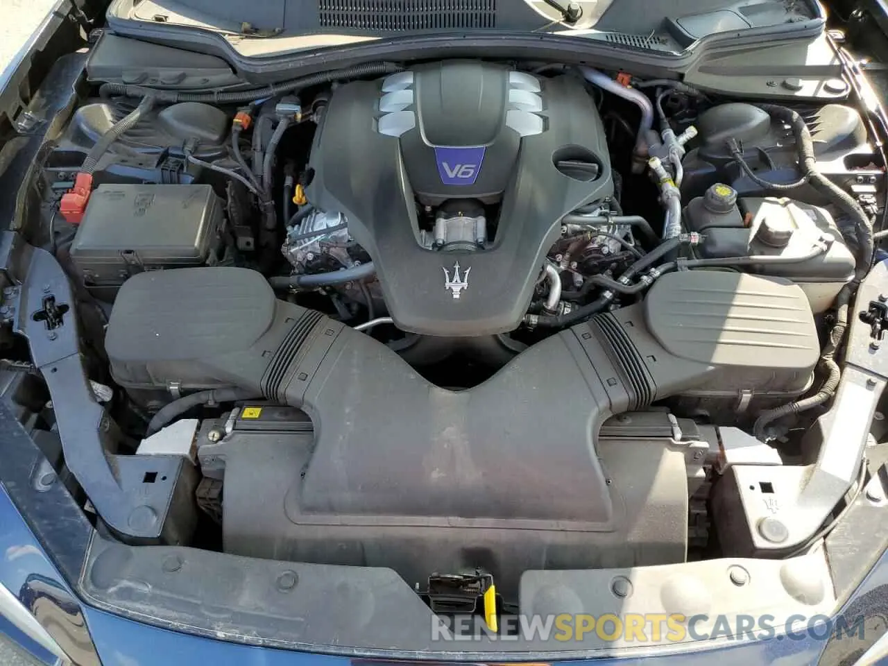 11 Photograph of a damaged car ZAM57YTM7N1388954 MASERATI GHIBLI MOD 2022