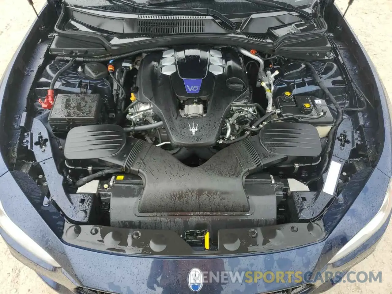 11 Photograph of a damaged car ZAM57YTM8PX414042 MASERATI GHIBLI MOD 2023