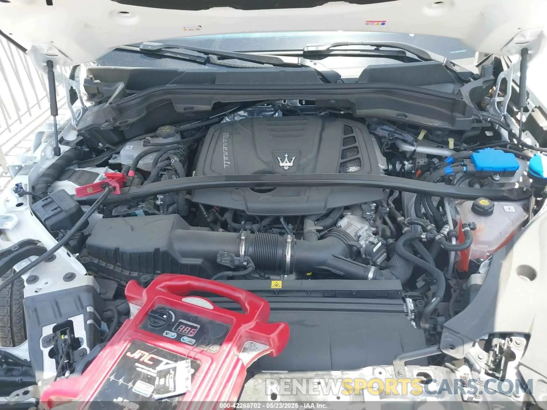 10 Photograph of a damaged car ZN682AVM0P7433929 MASERATI GRECALE 2023