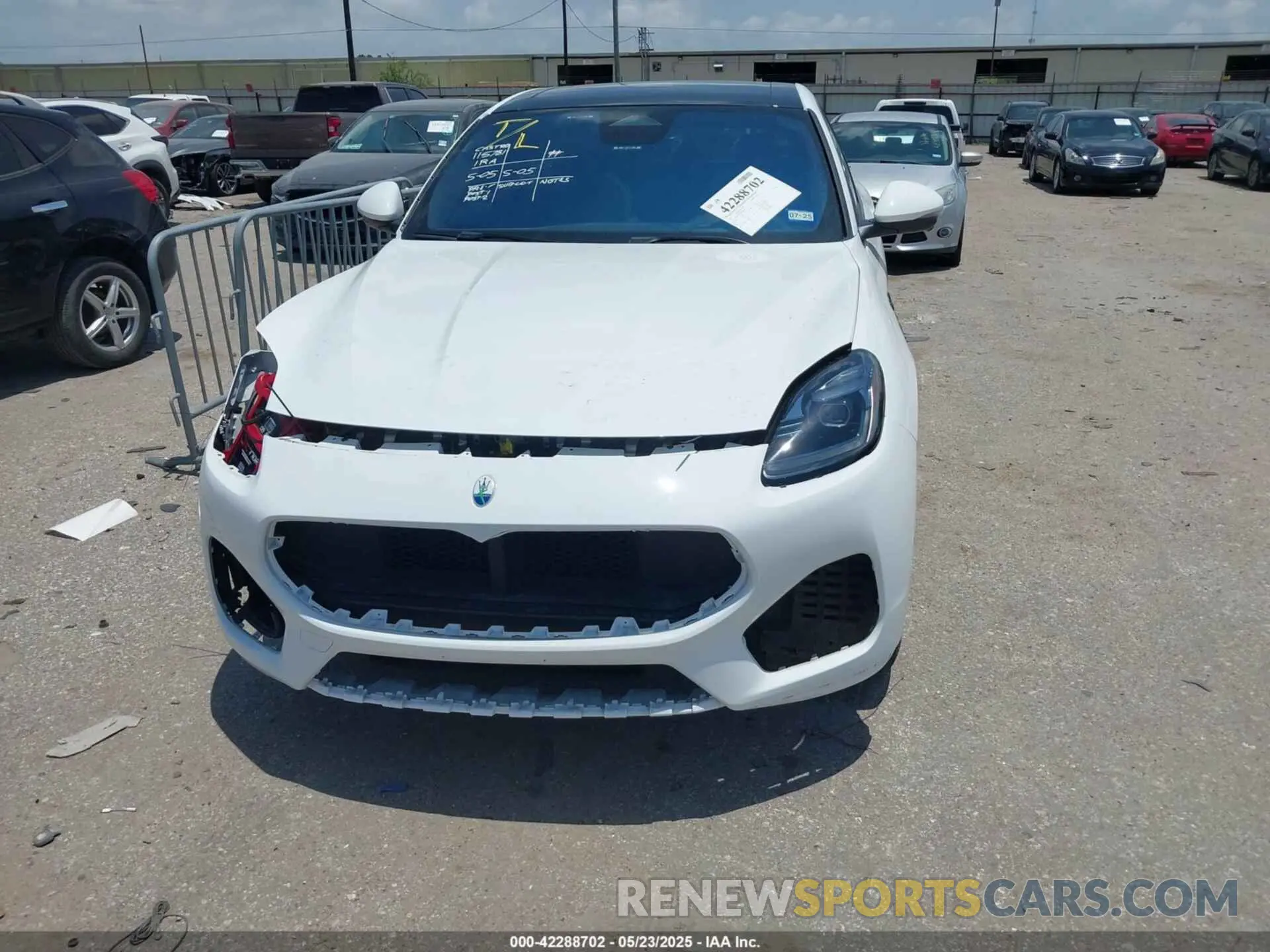 13 Photograph of a damaged car ZN682AVM0P7433929 MASERATI GRECALE 2023