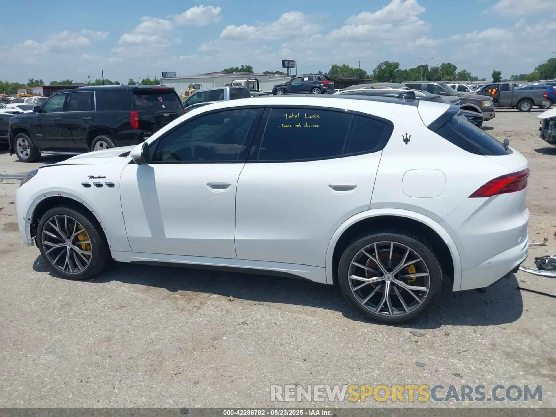 15 Photograph of a damaged car ZN682AVM0P7433929 MASERATI GRECALE 2023