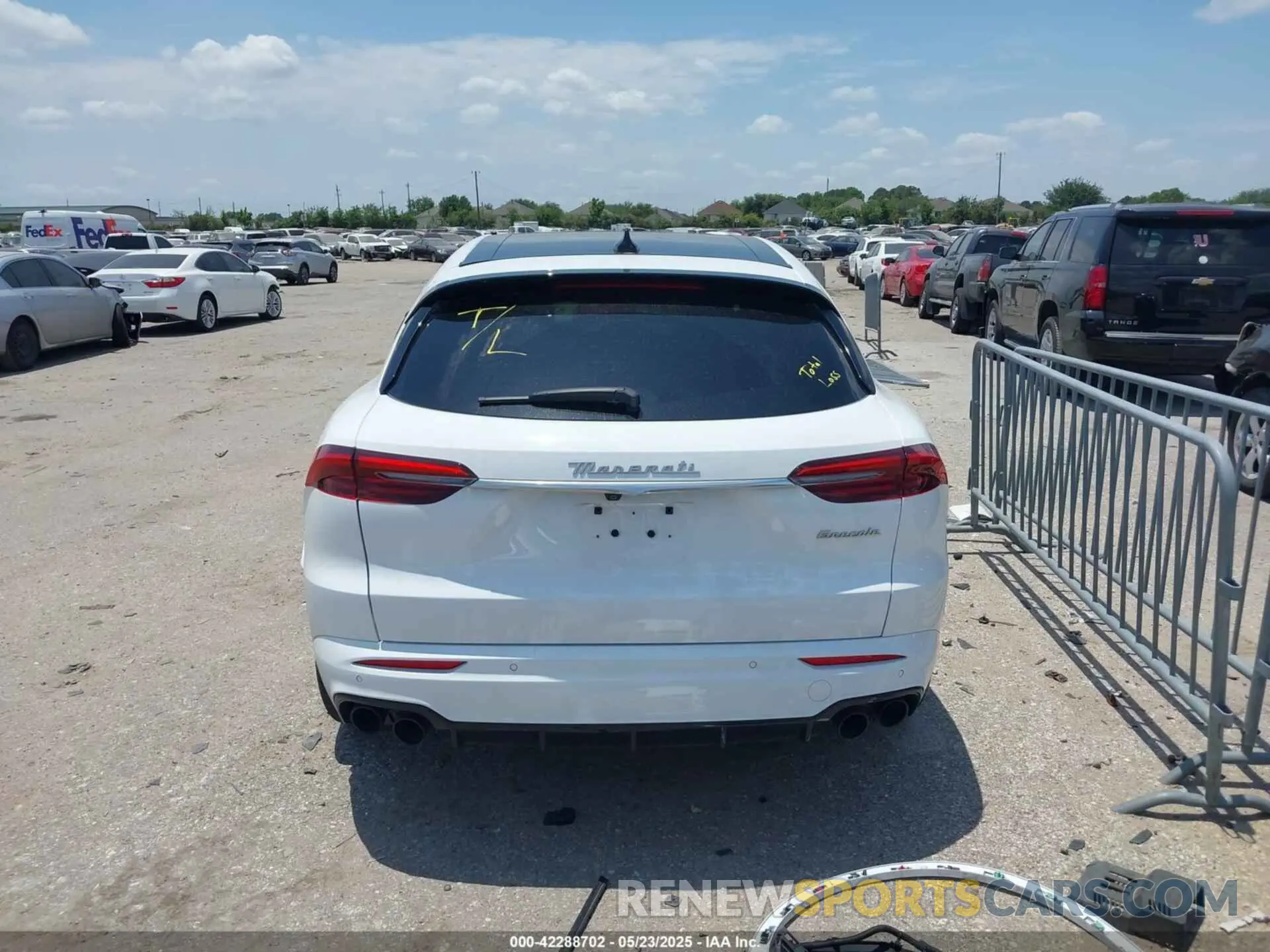 17 Photograph of a damaged car ZN682AVM0P7433929 MASERATI GRECALE 2023