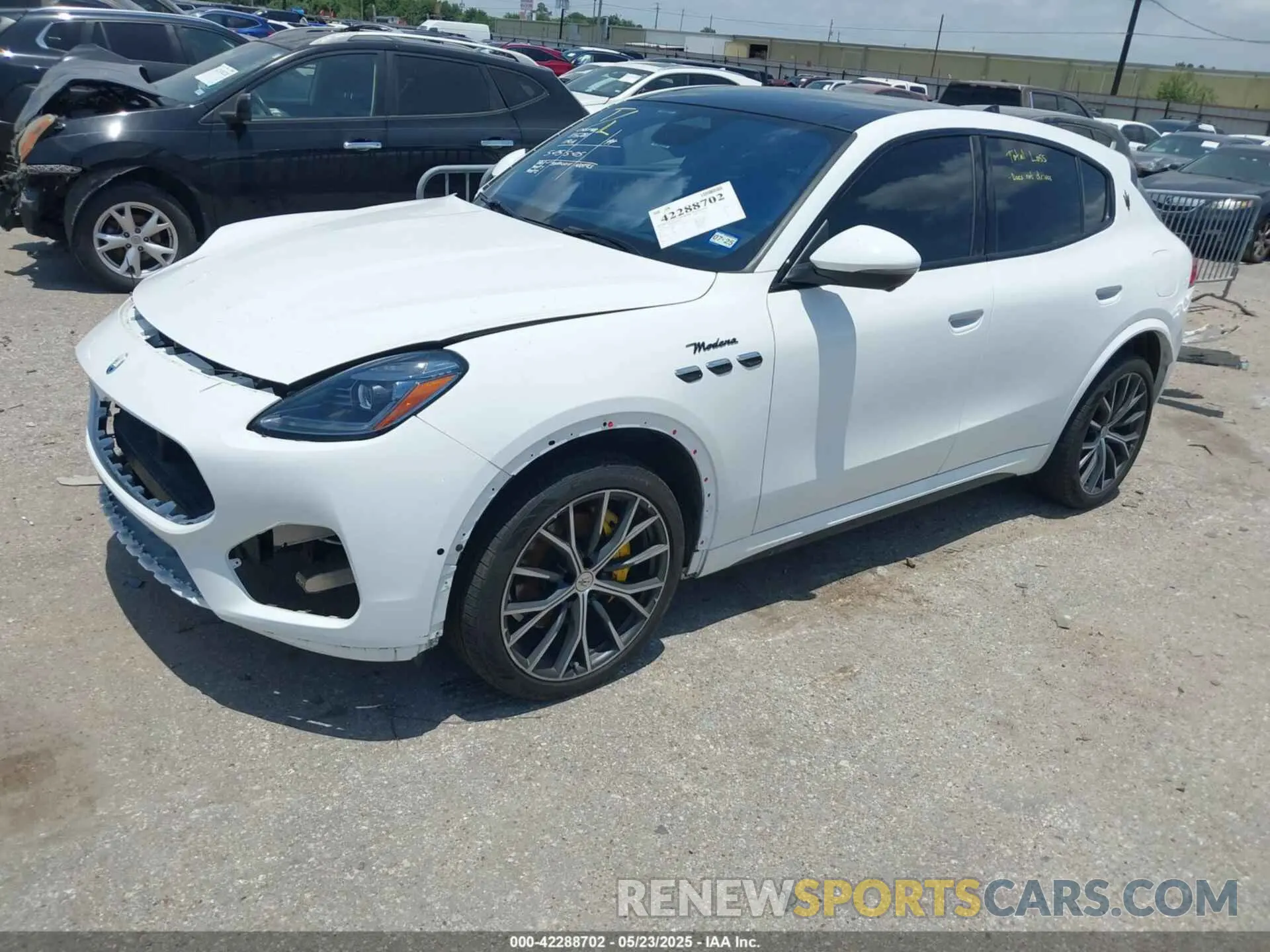 2 Photograph of a damaged car ZN682AVM0P7433929 MASERATI GRECALE 2023