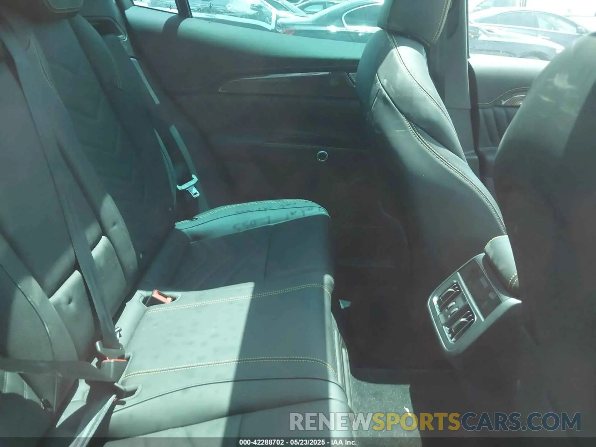 8 Photograph of a damaged car ZN682AVM0P7433929 MASERATI GRECALE 2023
