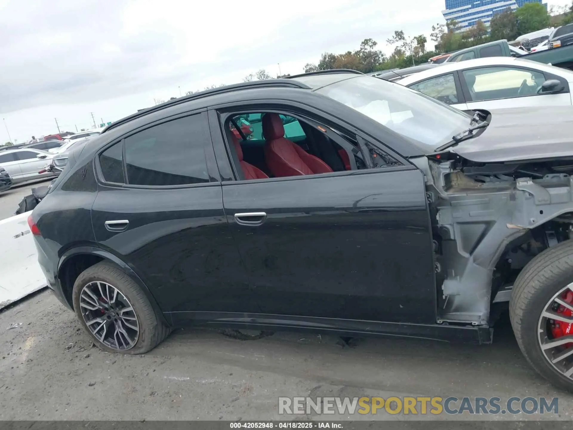 14 Photograph of a damaged car ZN682AVM5P7429357 MASERATI GRECALE 2023