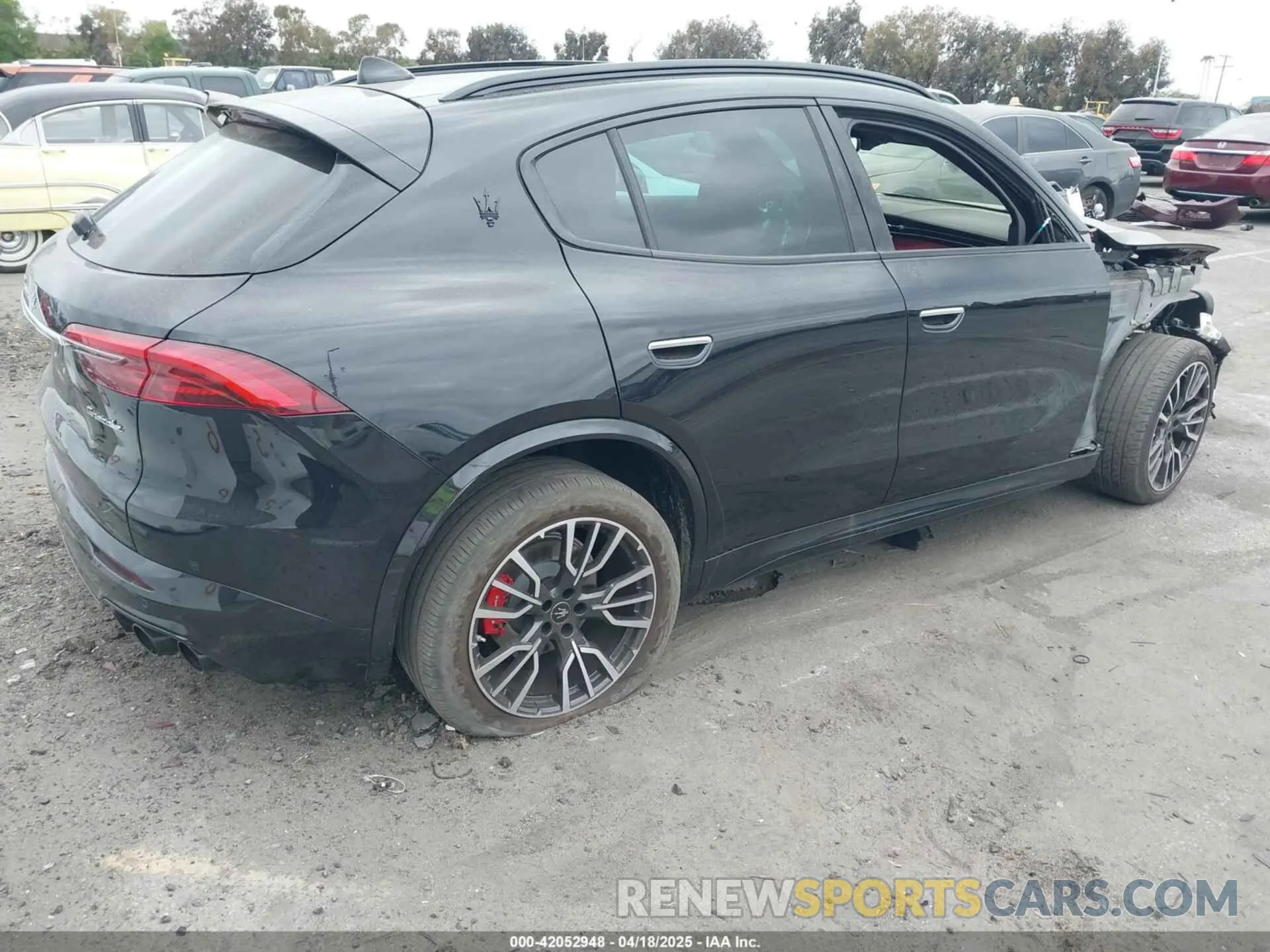4 Photograph of a damaged car ZN682AVM5P7429357 MASERATI GRECALE 2023