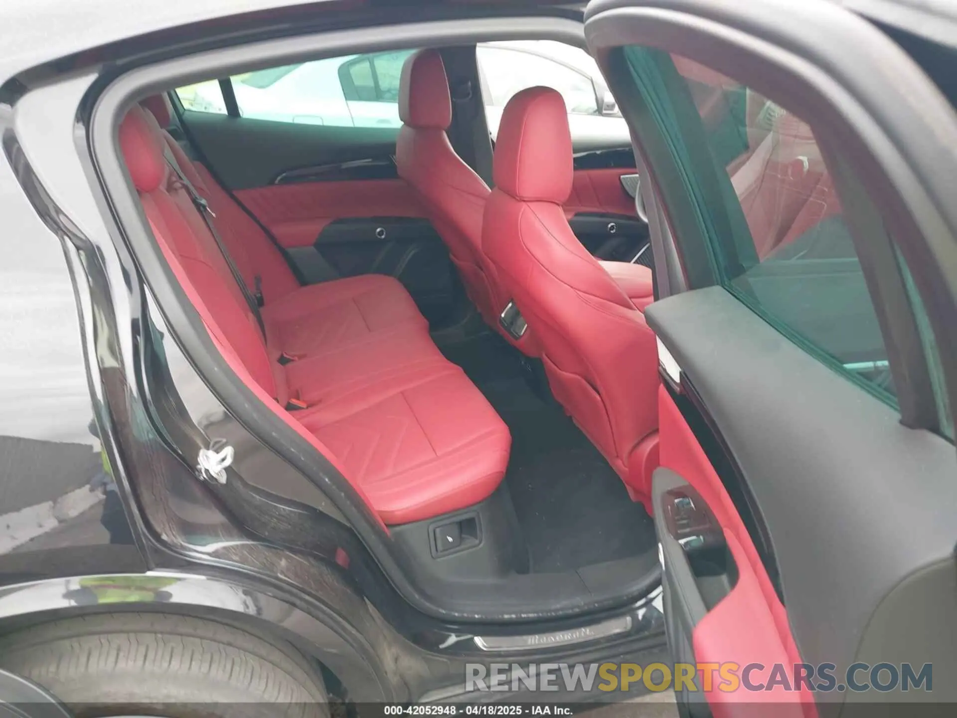 8 Photograph of a damaged car ZN682AVM5P7429357 MASERATI GRECALE 2023