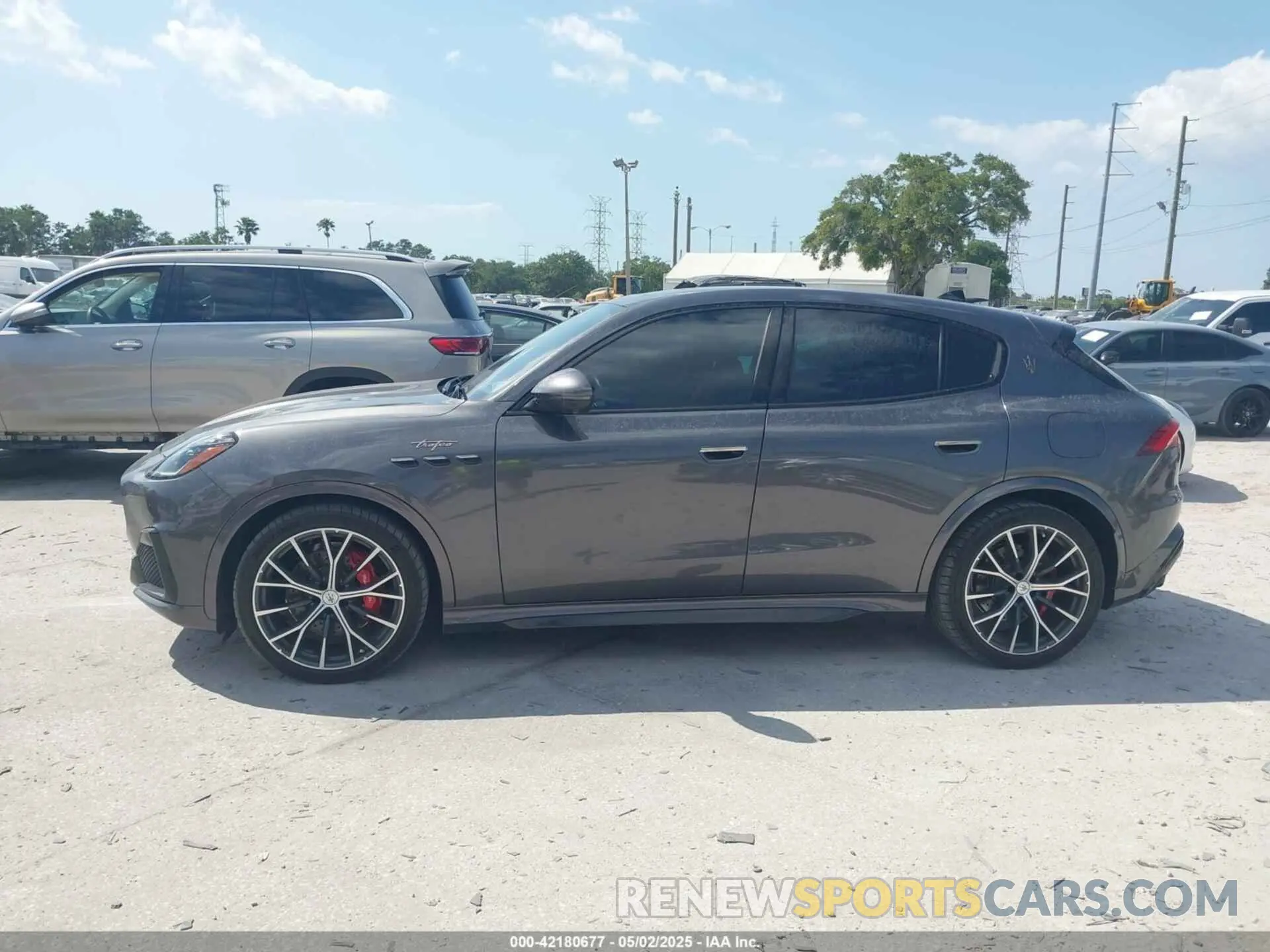 14 Photograph of a damaged car ZN682CVT3P7435001 MASERATI GRECALE 2023