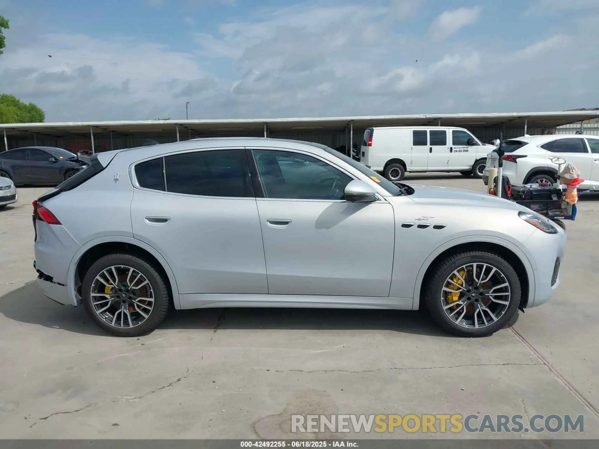 13 Photograph of a damaged car ZN6PMDAA2R7447725 MASERATI GRECALE 2024