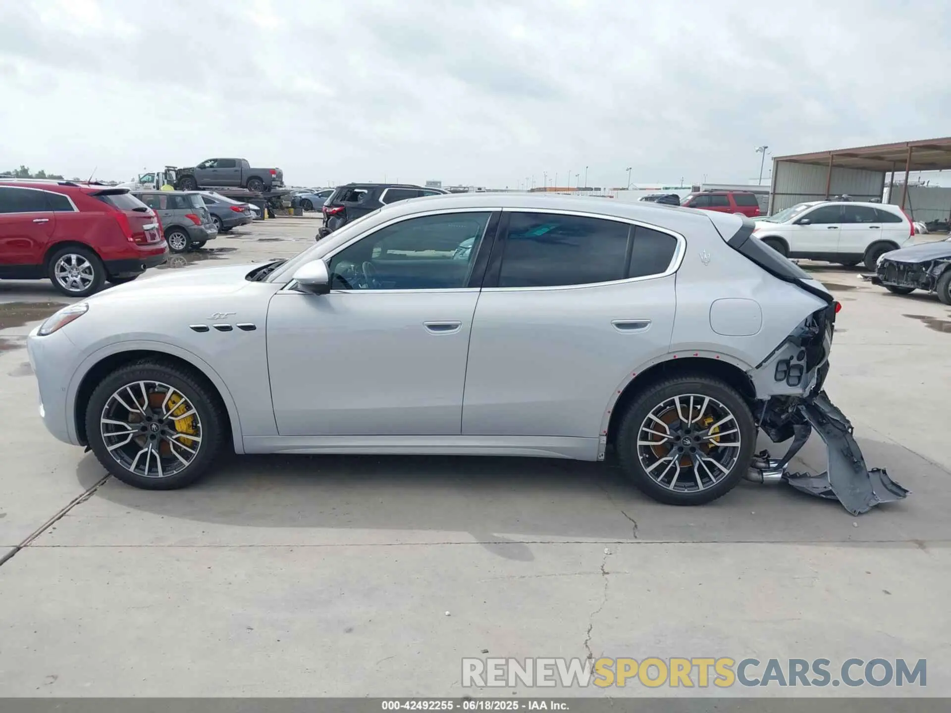 14 Photograph of a damaged car ZN6PMDAA2R7447725 MASERATI GRECALE 2024