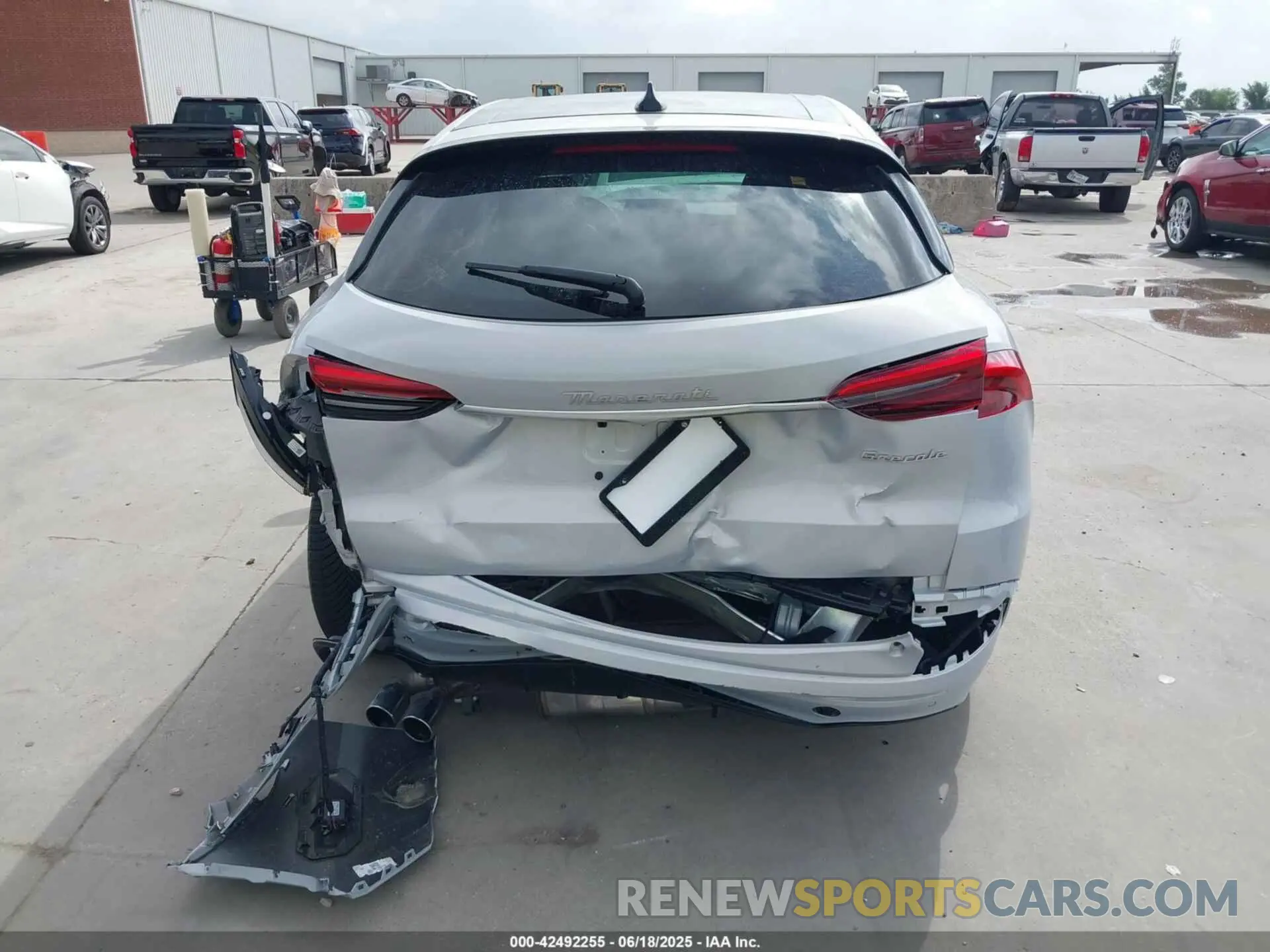 16 Photograph of a damaged car ZN6PMDAA2R7447725 MASERATI GRECALE 2024