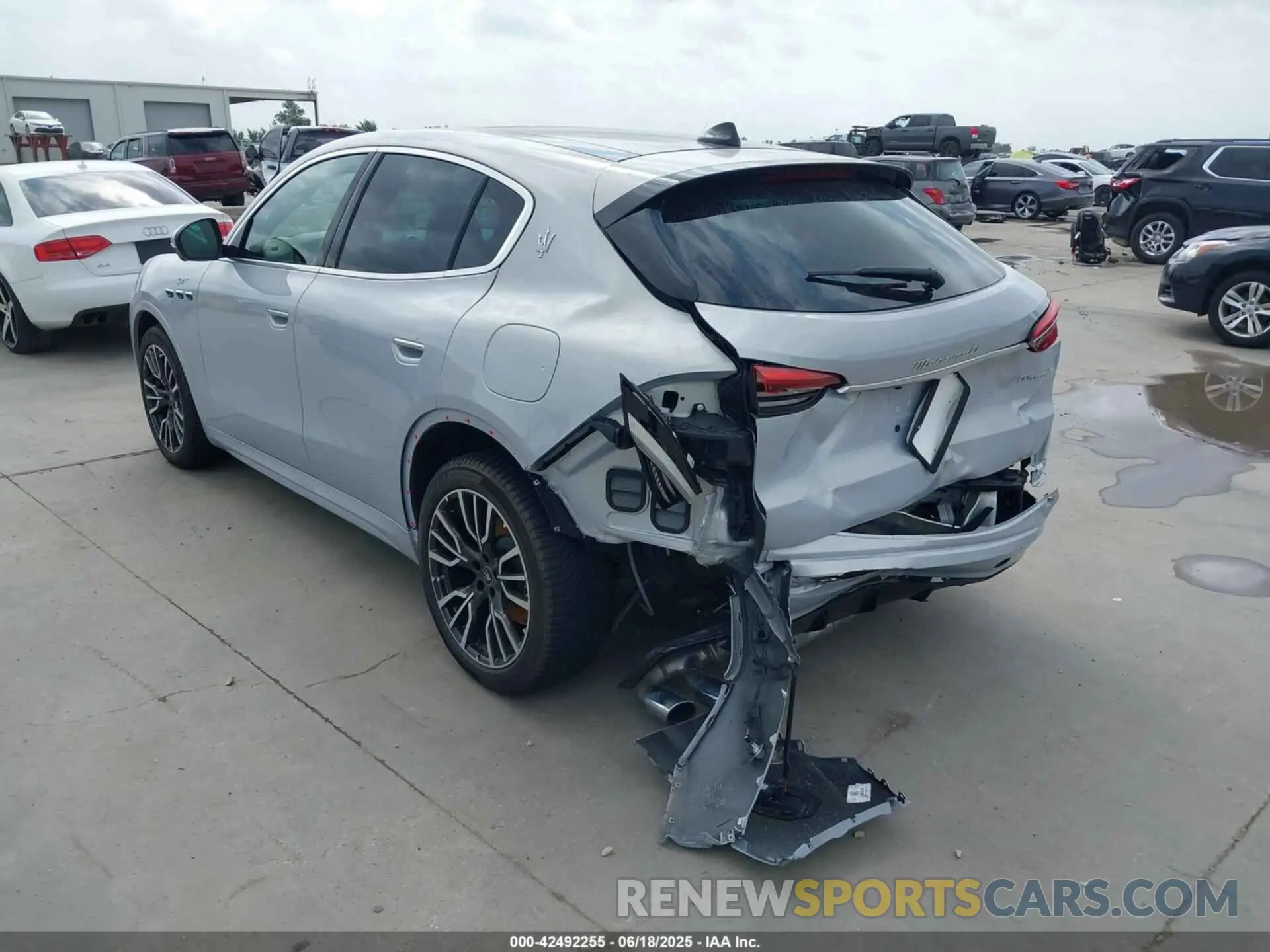 3 Photograph of a damaged car ZN6PMDAA2R7447725 MASERATI GRECALE 2024