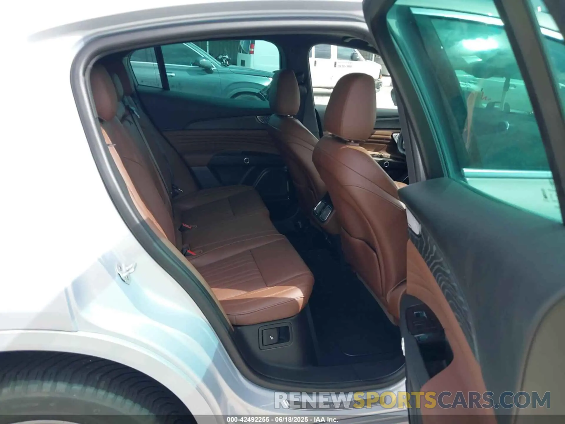 8 Photograph of a damaged car ZN6PMDAA2R7447725 MASERATI GRECALE 2024