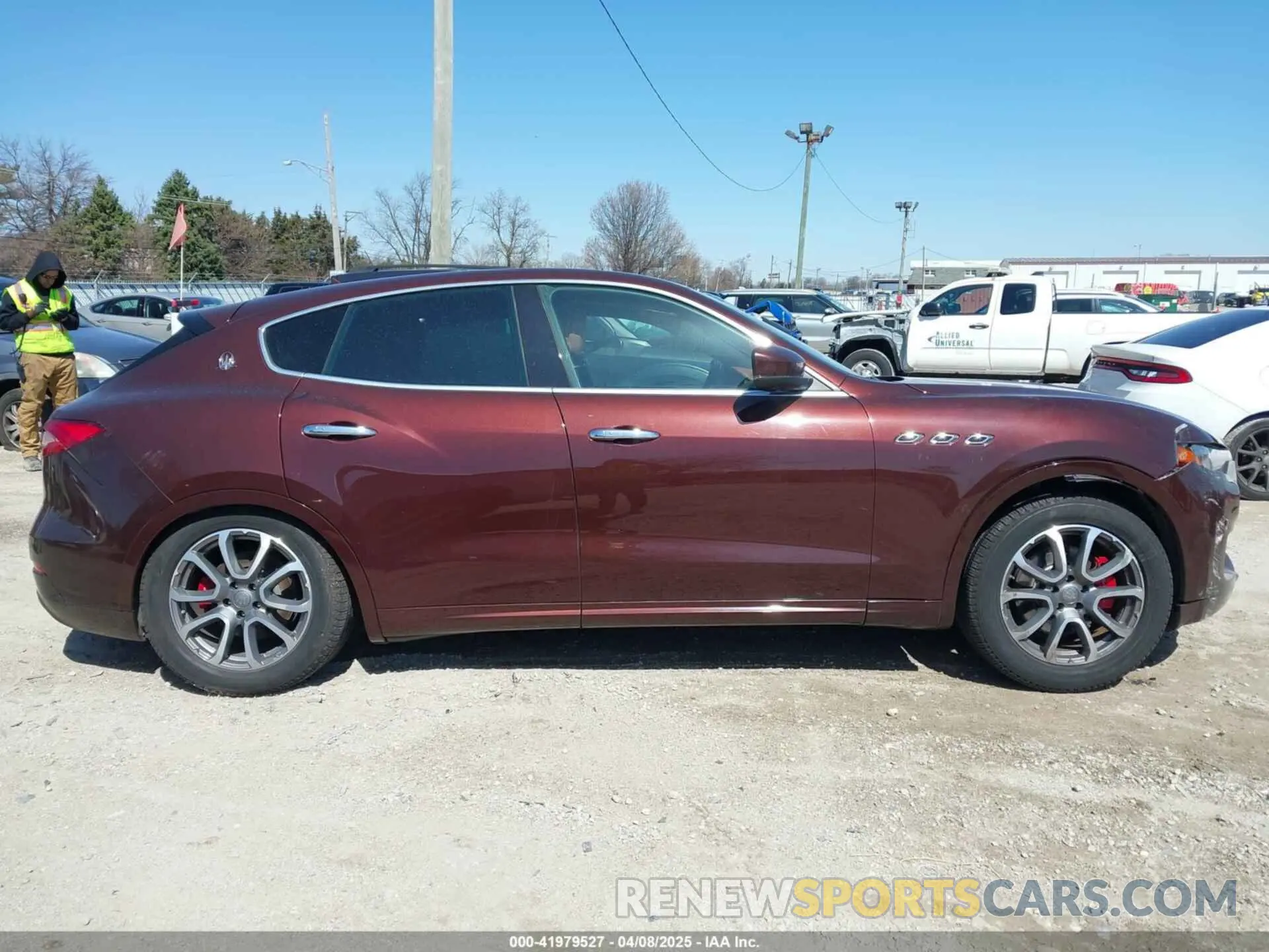 13 Photograph of a damaged car ZN661XUA2KX317564 MASERATI LEVANTE 2019