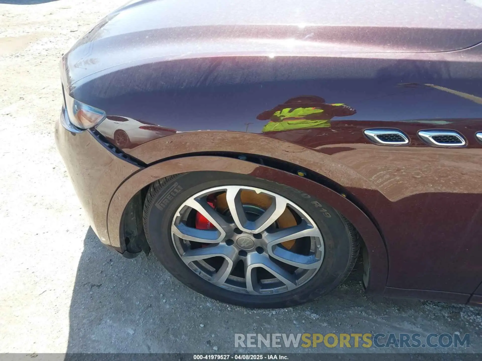 17 Photograph of a damaged car ZN661XUA2KX317564 MASERATI LEVANTE 2019