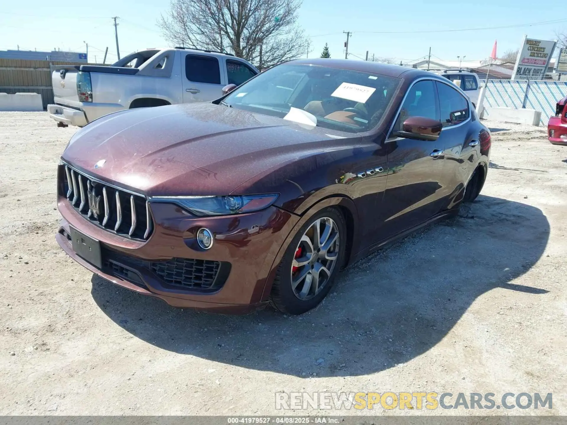2 Photograph of a damaged car ZN661XUA2KX317564 MASERATI LEVANTE 2019